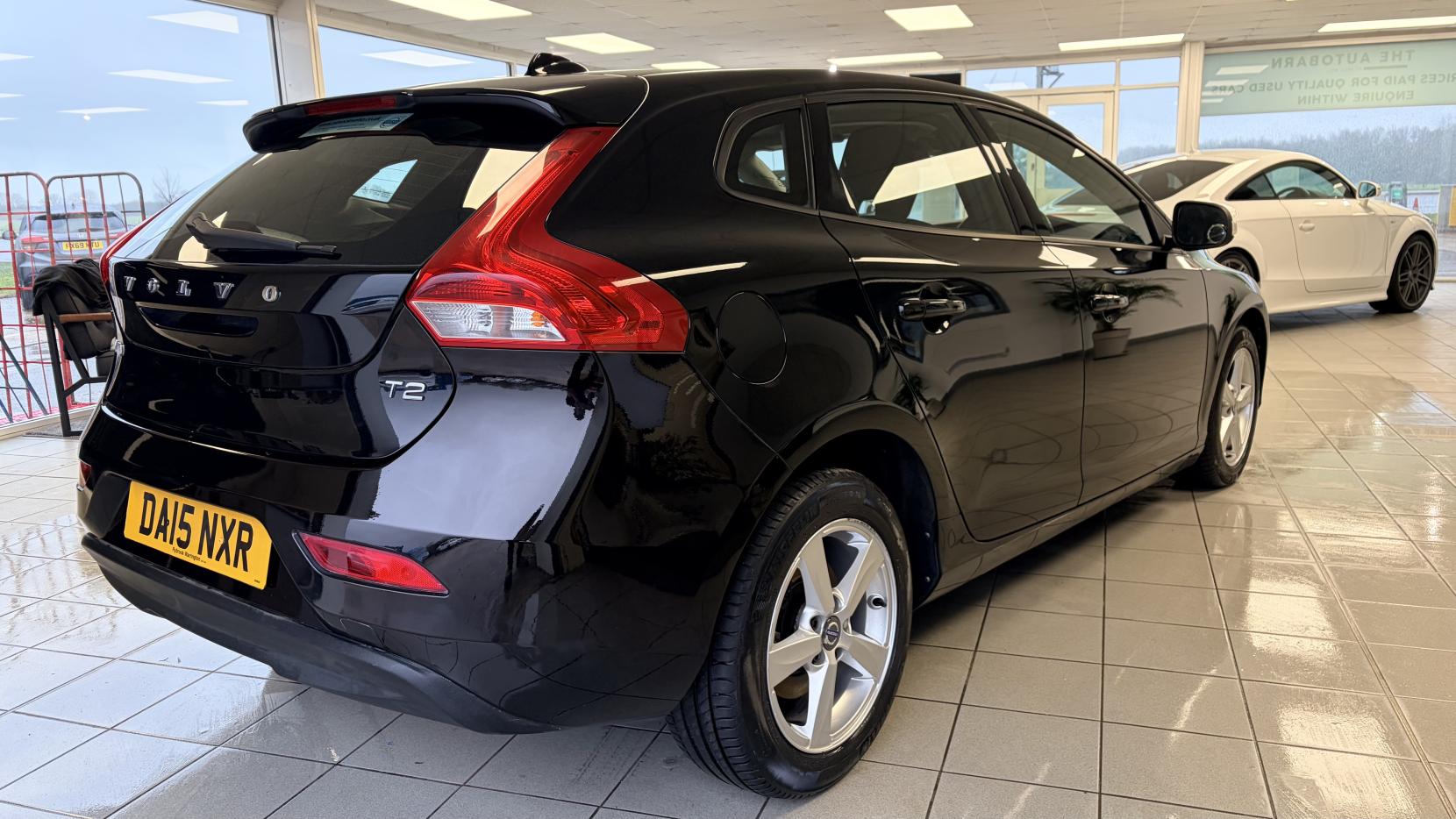 Volvo V40 2.0 T2 ES Hatchback 5dr Petrol Manual Euro 6 (s/s) (122 ps)