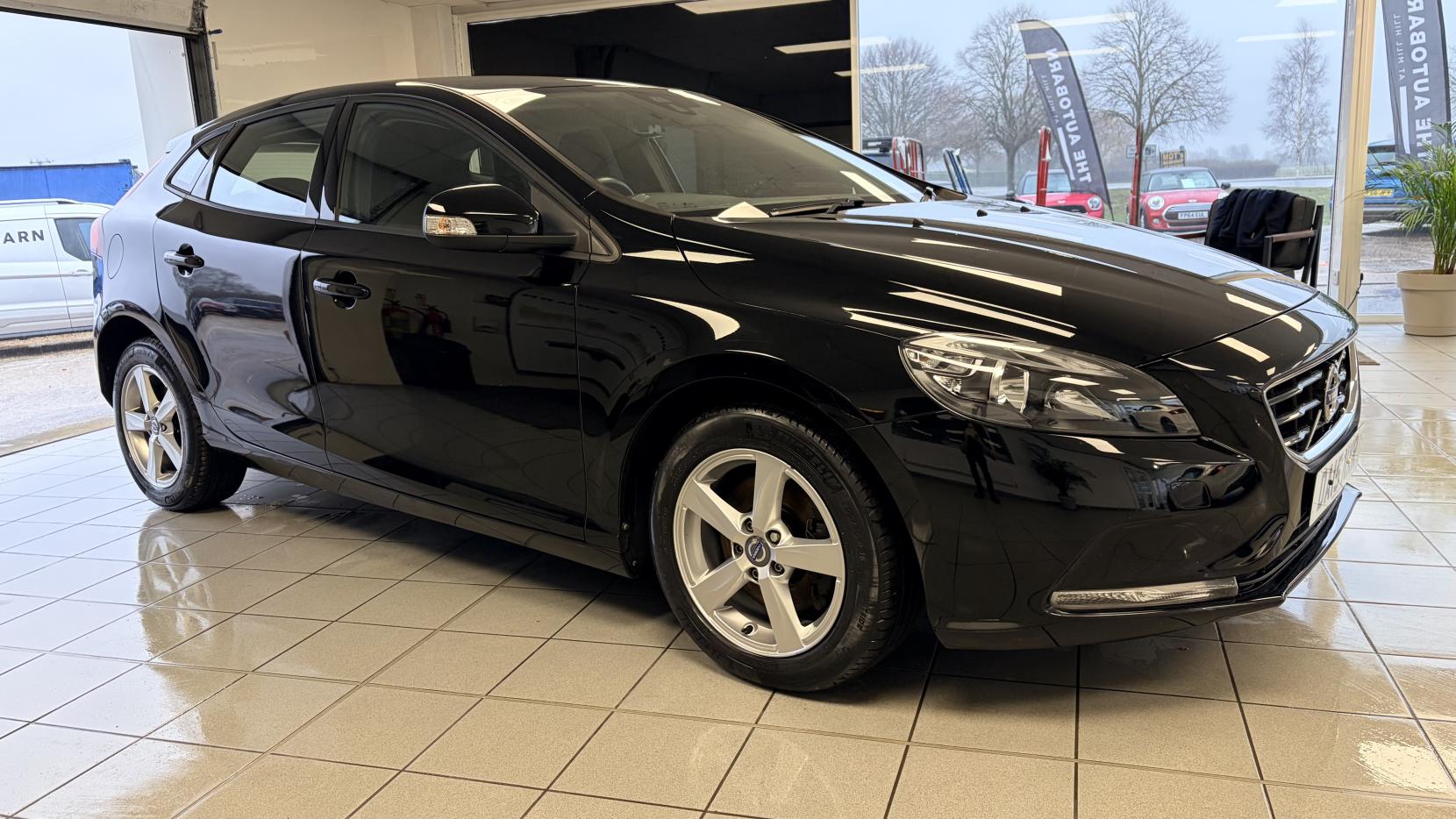 Volvo V40 2.0 T2 ES Hatchback 5dr Petrol Manual Euro 6 (s/s) (122 ps)