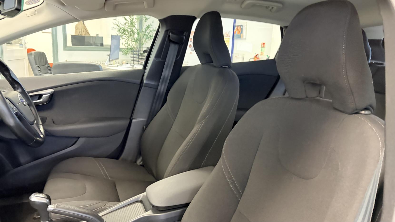 Volvo V40 2.0 T2 ES Hatchback 5dr Petrol Manual Euro 6 (s/s) (122 ps)