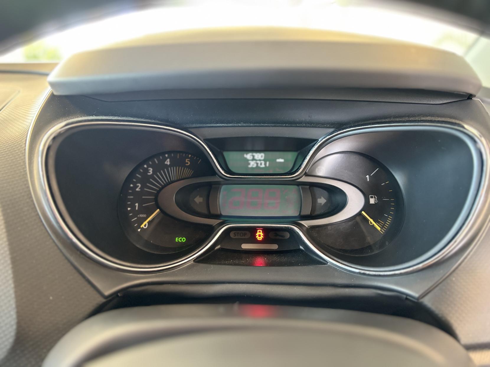 Renault Captur 1.5 dCi Dynamique S MediaNav SUV 5dr Diesel EDC Euro 5 (90 ps)