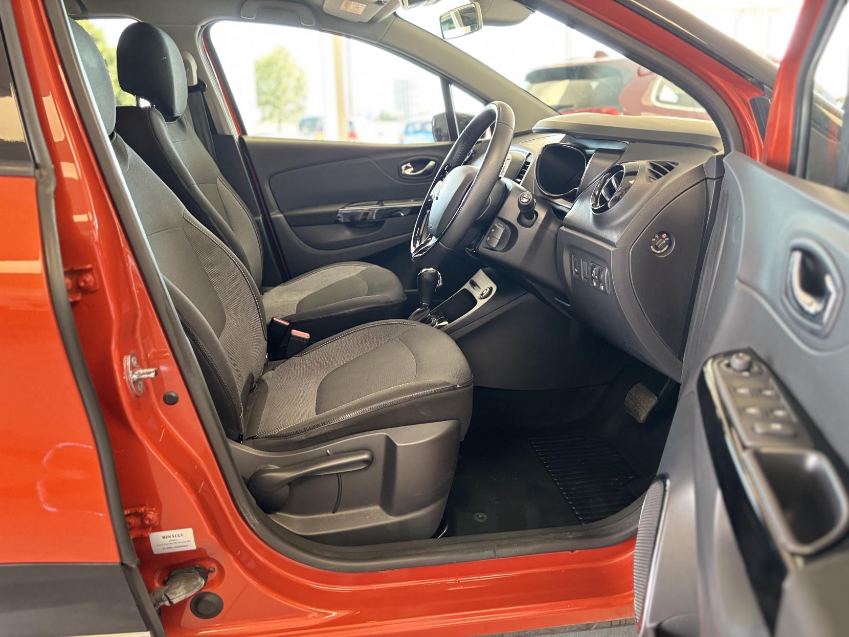 Renault Captur 1.5 dCi Dynamique S MediaNav SUV 5dr Diesel EDC Euro 5 (90 ps)