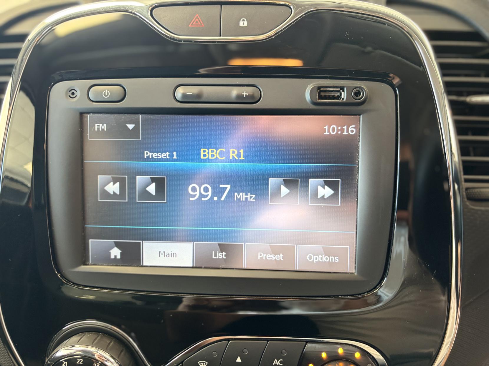 Renault Captur 1.5 dCi Dynamique S MediaNav SUV 5dr Diesel EDC Euro 5 (90 ps)
