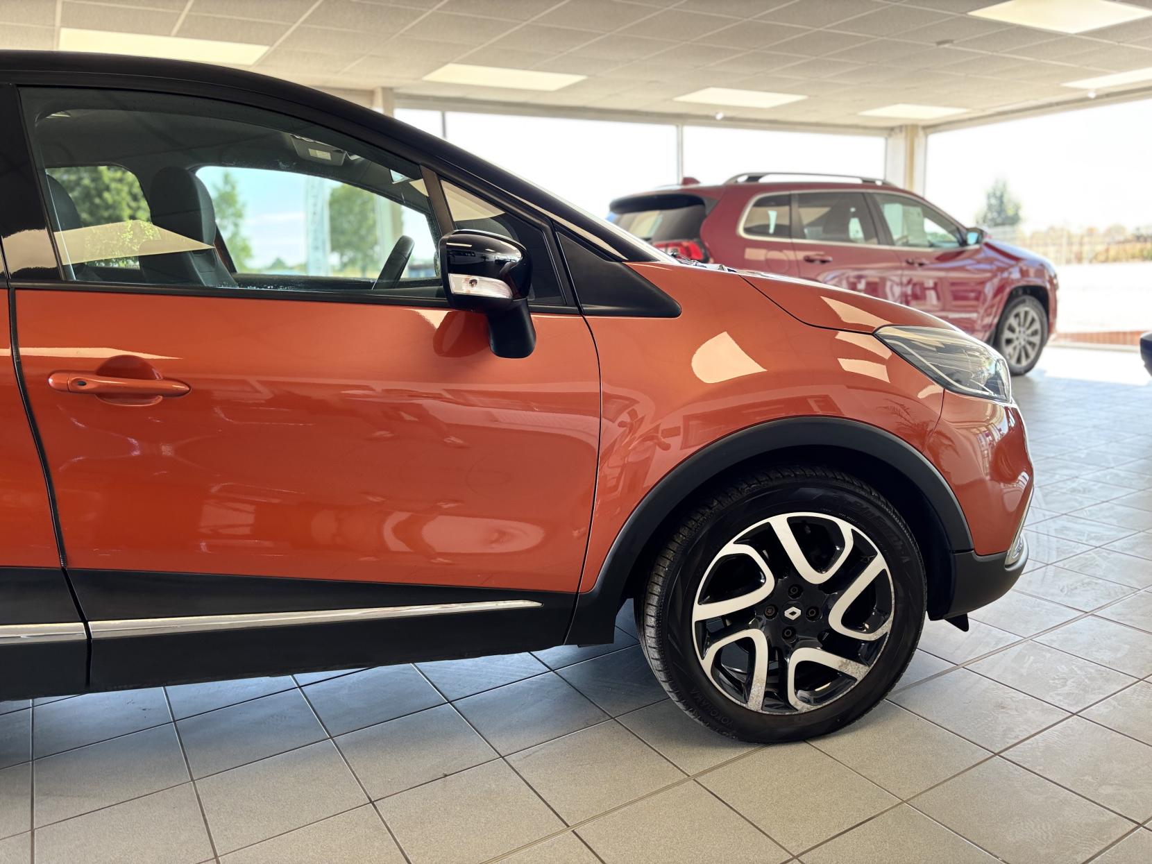 Renault Captur 1.5 dCi Dynamique S MediaNav SUV 5dr Diesel EDC Euro 5 (90 ps)