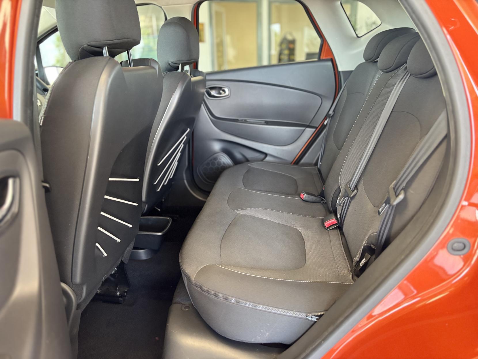 Renault Captur 1.5 dCi Dynamique S MediaNav SUV 5dr Diesel EDC Euro 5 (90 ps)