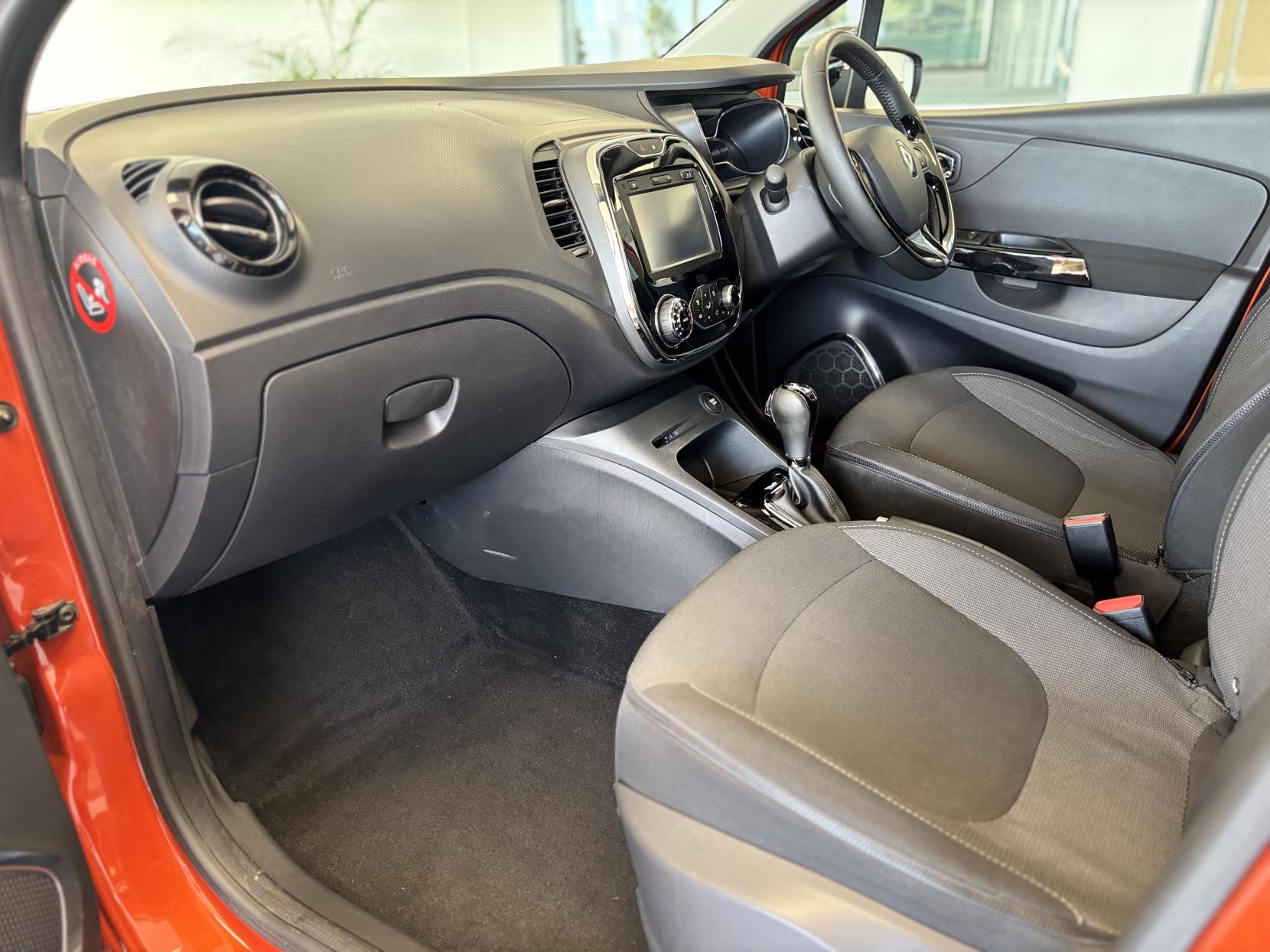 Renault Captur 1.5 dCi Dynamique S MediaNav SUV 5dr Diesel EDC Euro 5 (90 ps)