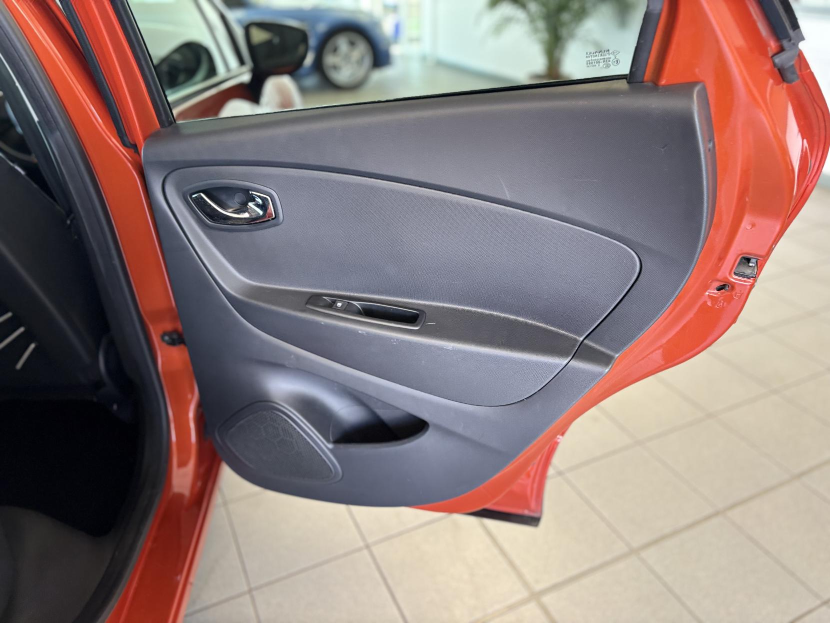 Renault Captur 1.5 dCi Dynamique S MediaNav SUV 5dr Diesel EDC Euro 5 (90 ps)