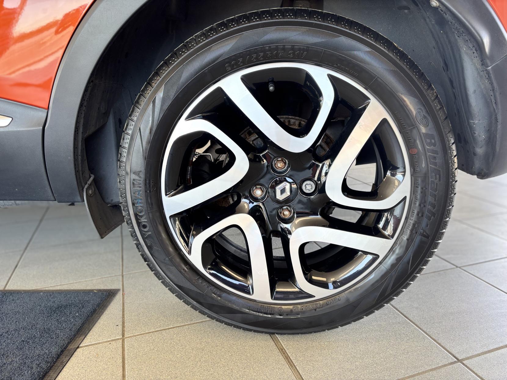Renault Captur 1.5 dCi Dynamique S MediaNav SUV 5dr Diesel EDC Euro 5 (90 ps)
