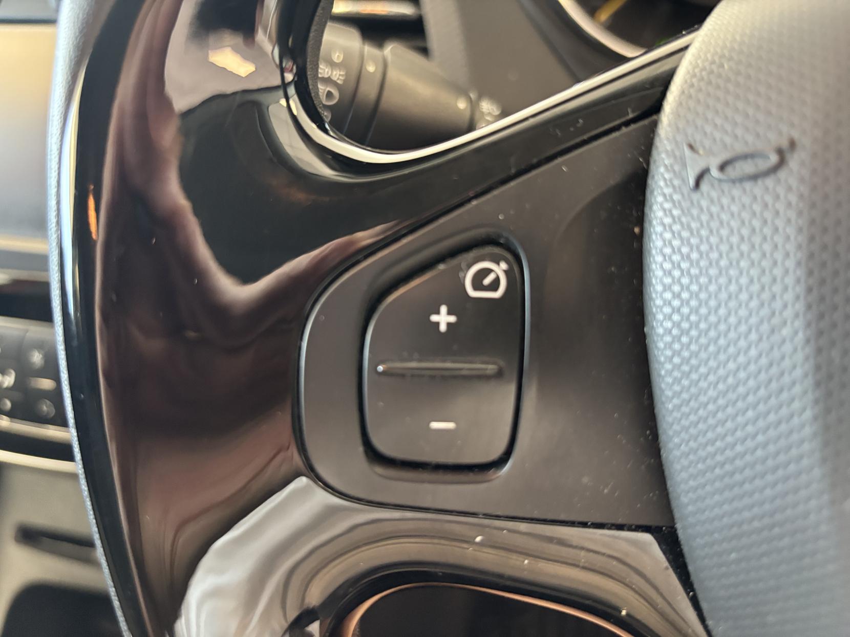 Renault Captur 1.5 dCi Dynamique S MediaNav SUV 5dr Diesel EDC Euro 5 (90 ps)