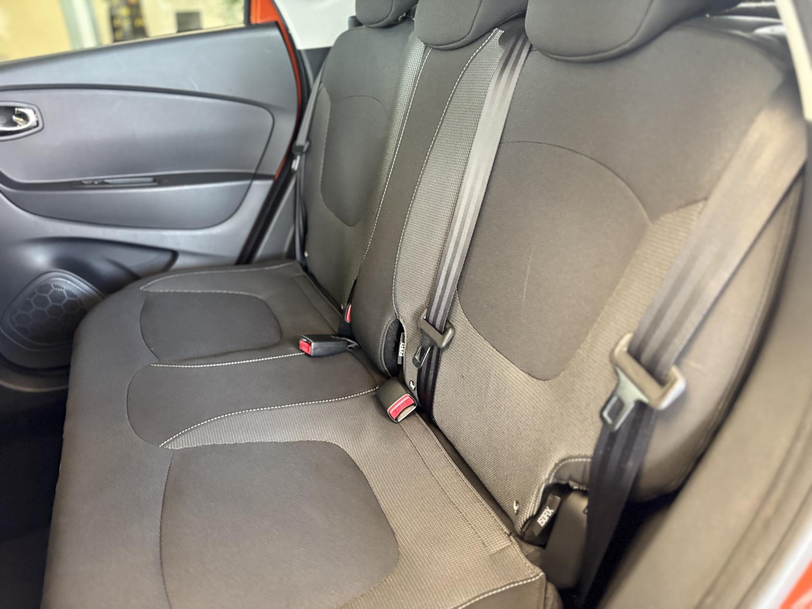 Renault Captur 1.5 dCi Dynamique S MediaNav SUV 5dr Diesel EDC Euro 5 (90 ps)