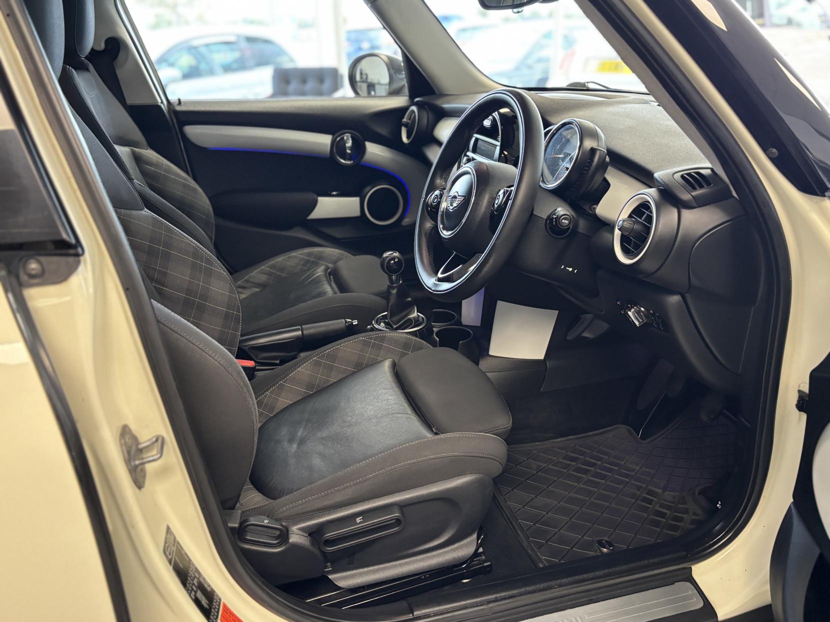 MINI Hatch 1.5 Cooper Hatchback 5dr Petrol Manual Euro 6 (s/s) (136 ps)