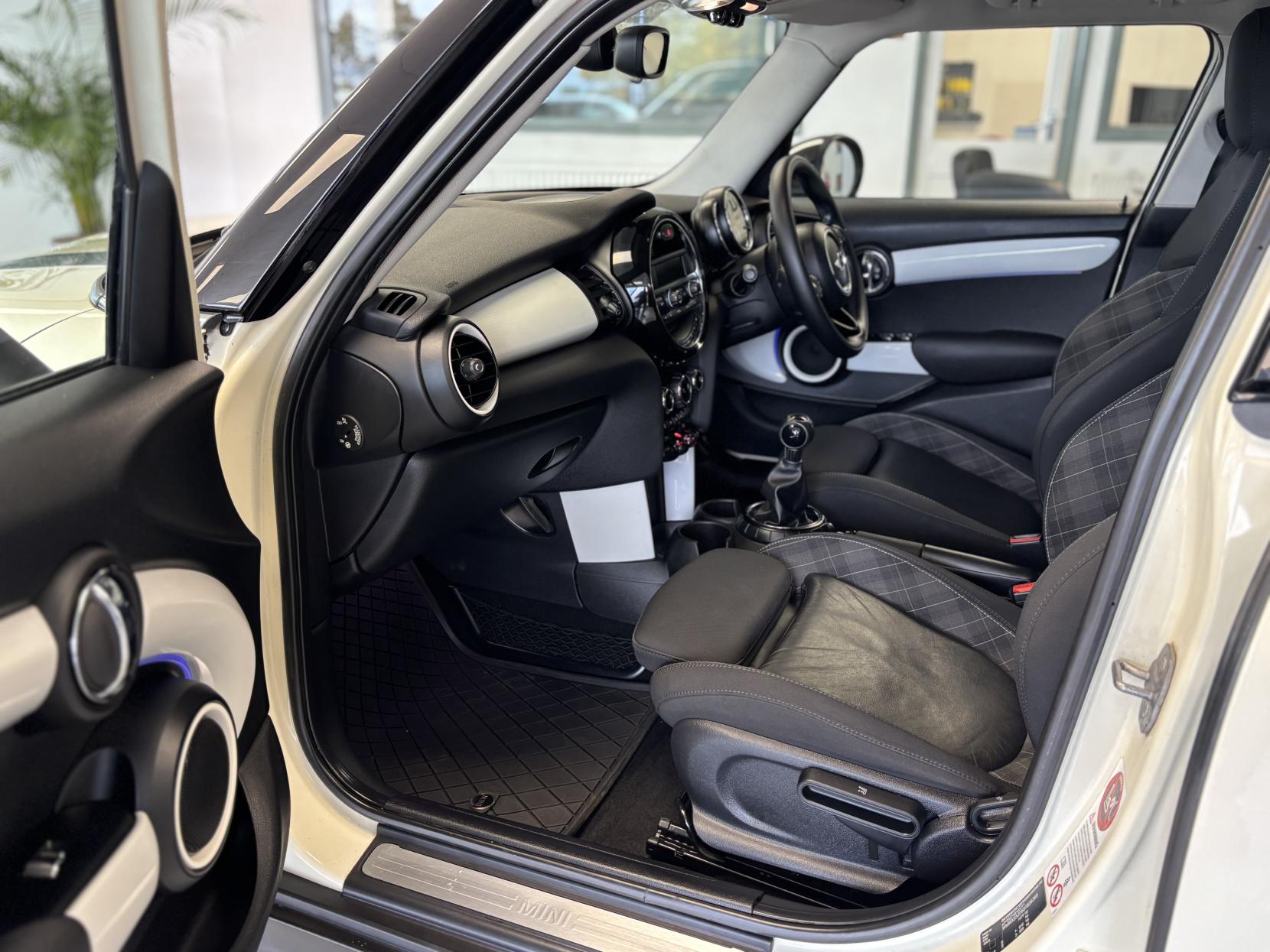MINI Hatch 1.5 Cooper Hatchback 5dr Petrol Manual Euro 6 (s/s) (136 ps)