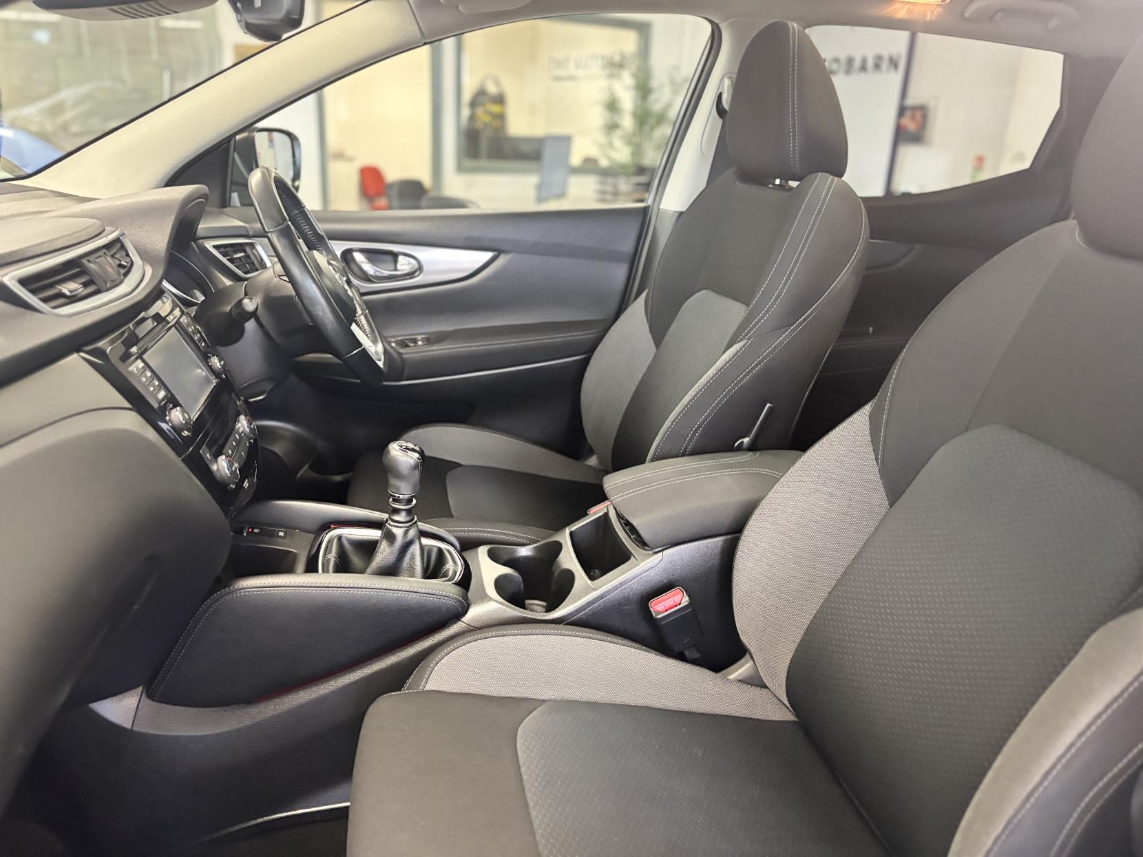 Nissan Qashqai 1.6 dCi N-Connecta SUV 5dr Diesel Manual Euro 6 (s/s) (130 ps)