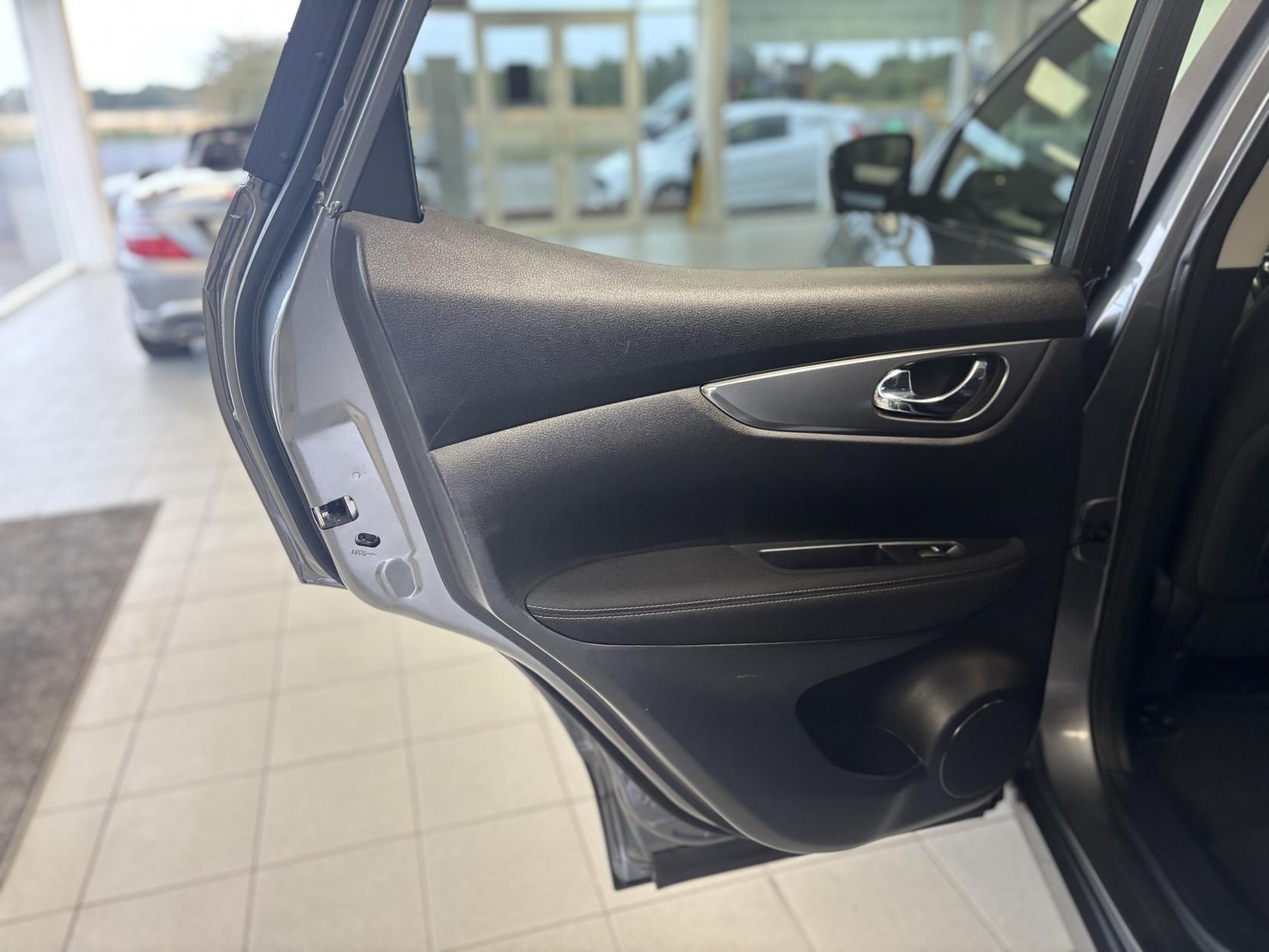 Nissan Qashqai 1.6 dCi N-Connecta SUV 5dr Diesel Manual Euro 6 (s/s) (130 ps)