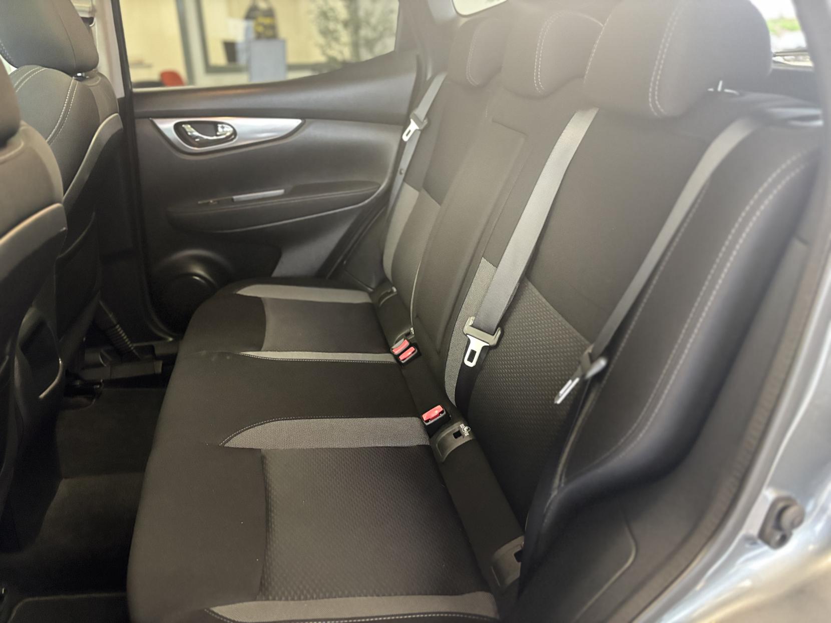 Nissan Qashqai 1.6 dCi N-Connecta SUV 5dr Diesel Manual Euro 6 (s/s) (130 ps)