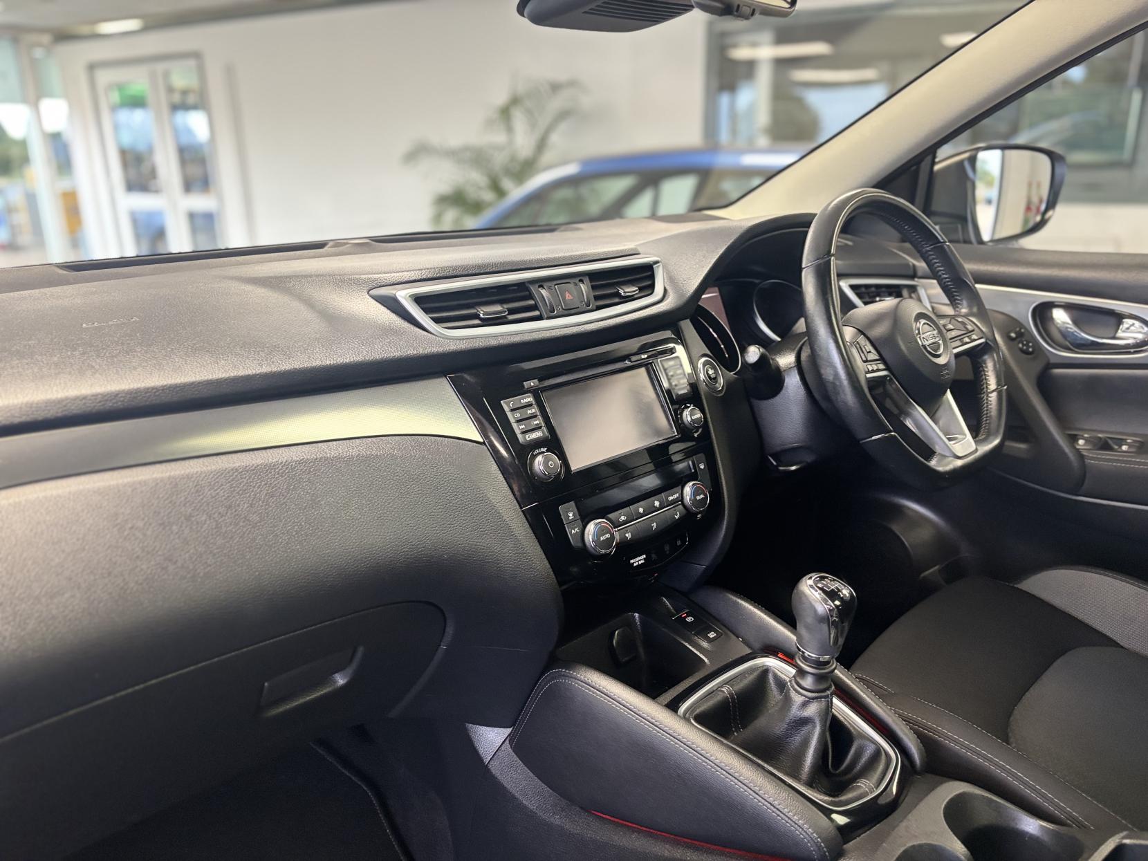 Nissan Qashqai 1.6 dCi N-Connecta SUV 5dr Diesel Manual Euro 6 (s/s) (130 ps)