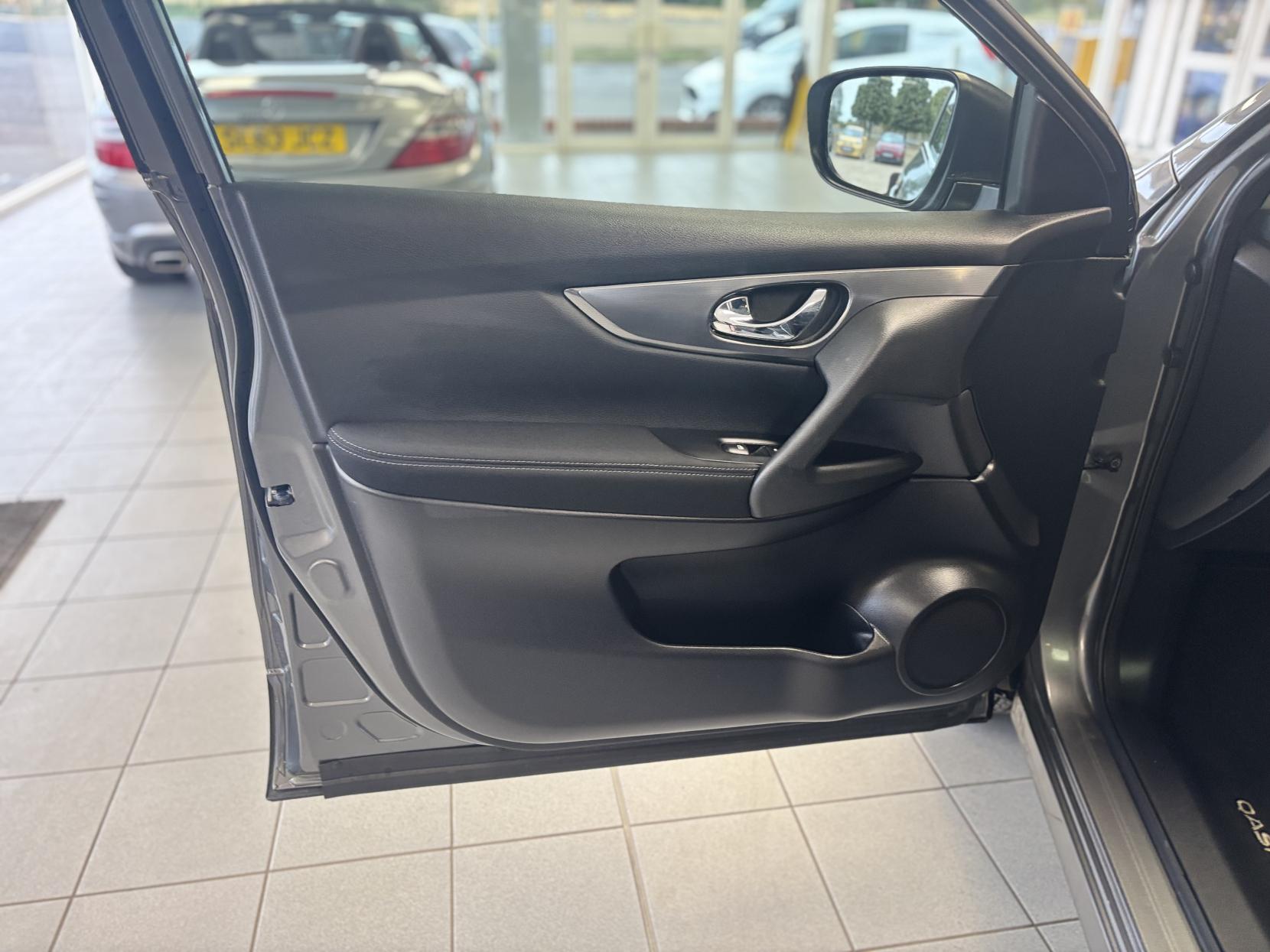 Nissan Qashqai 1.6 dCi N-Connecta SUV 5dr Diesel Manual Euro 6 (s/s) (130 ps)