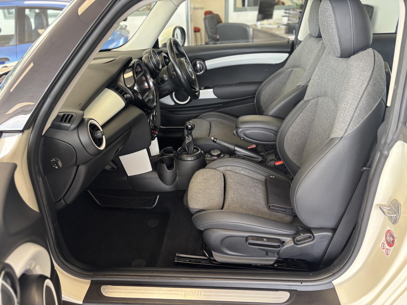 MINI Hatch 1.5 Cooper D Hatchback 3dr Diesel Manual Euro 6 (s/s) (116 ps)