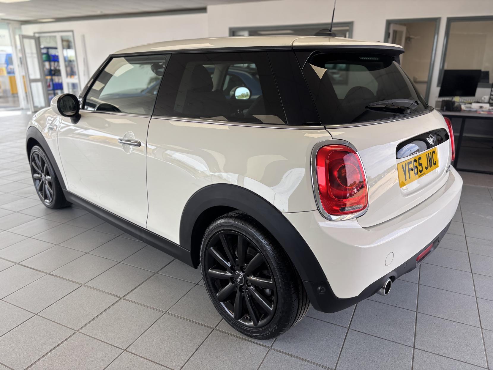 MINI Hatch 1.5 Cooper D Hatchback 3dr Diesel Manual Euro 6 (s/s) (116 ps)