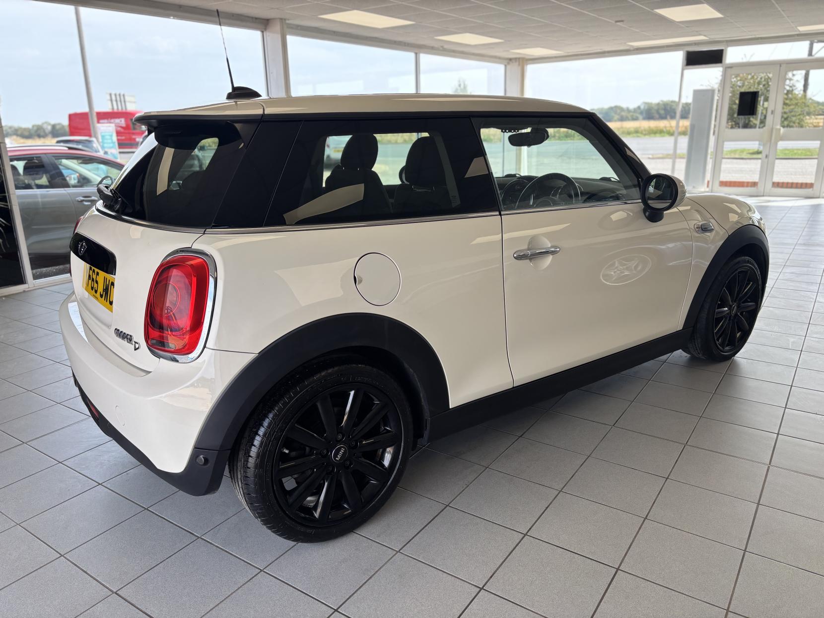 MINI Hatch 1.5 Cooper D Hatchback 3dr Diesel Manual Euro 6 (s/s) (116 ps)