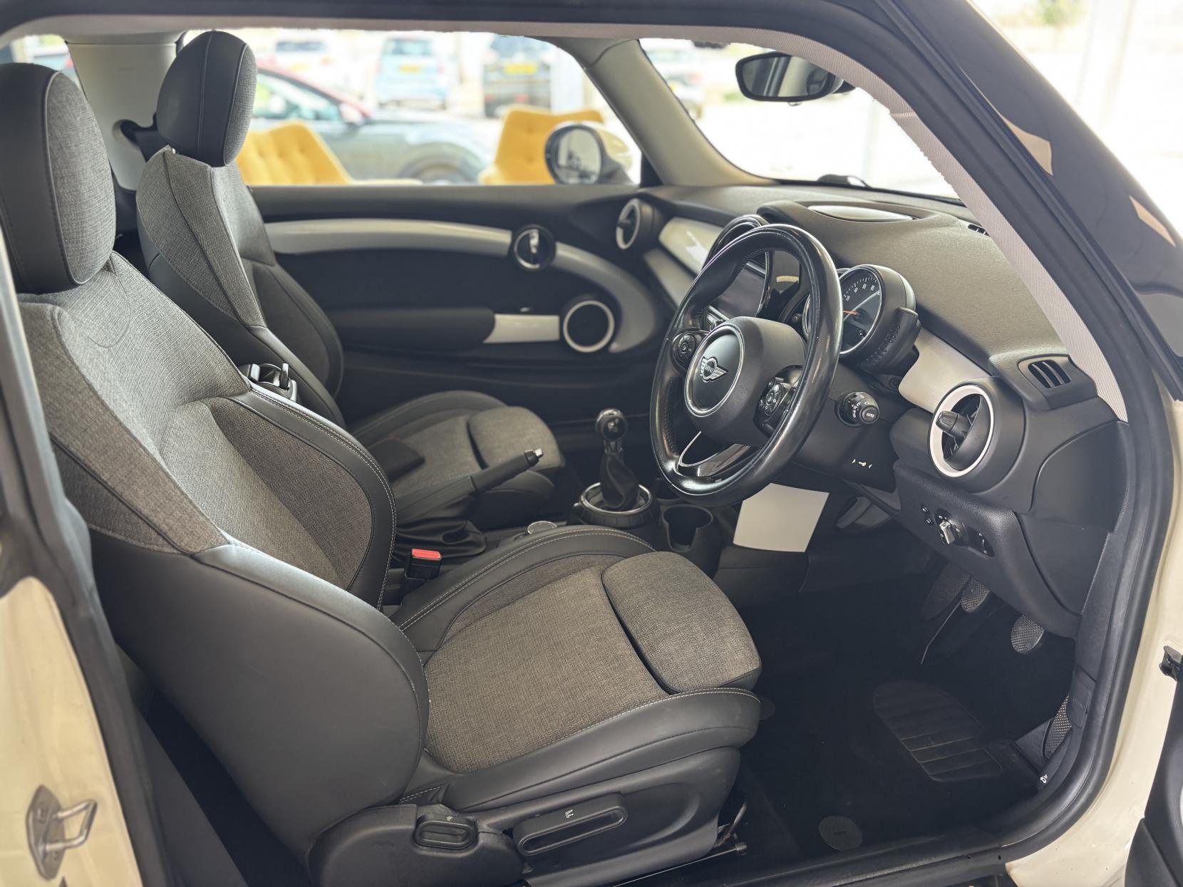 MINI Hatch 1.5 Cooper D Hatchback 3dr Diesel Manual Euro 6 (s/s) (116 ps)