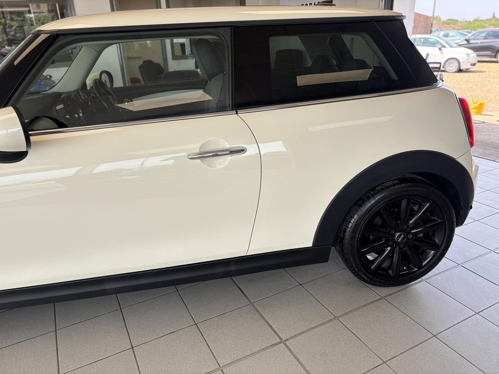 MINI Hatch 1.5 Cooper D Hatchback 3dr Diesel Manual Euro 6 (s/s) (116 ps)