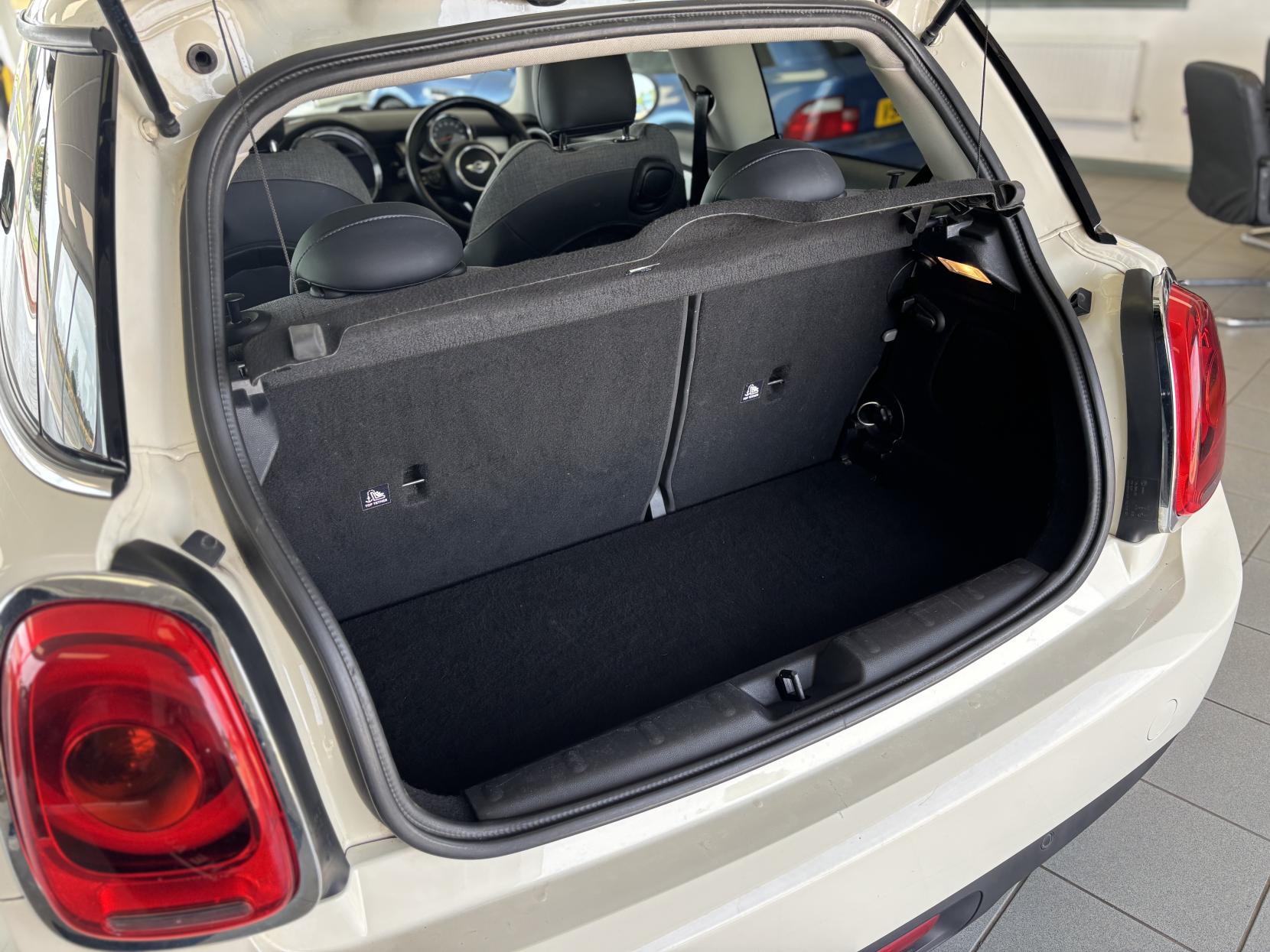 MINI Hatch 1.5 Cooper D Hatchback 3dr Diesel Manual Euro 6 (s/s) (116 ps)