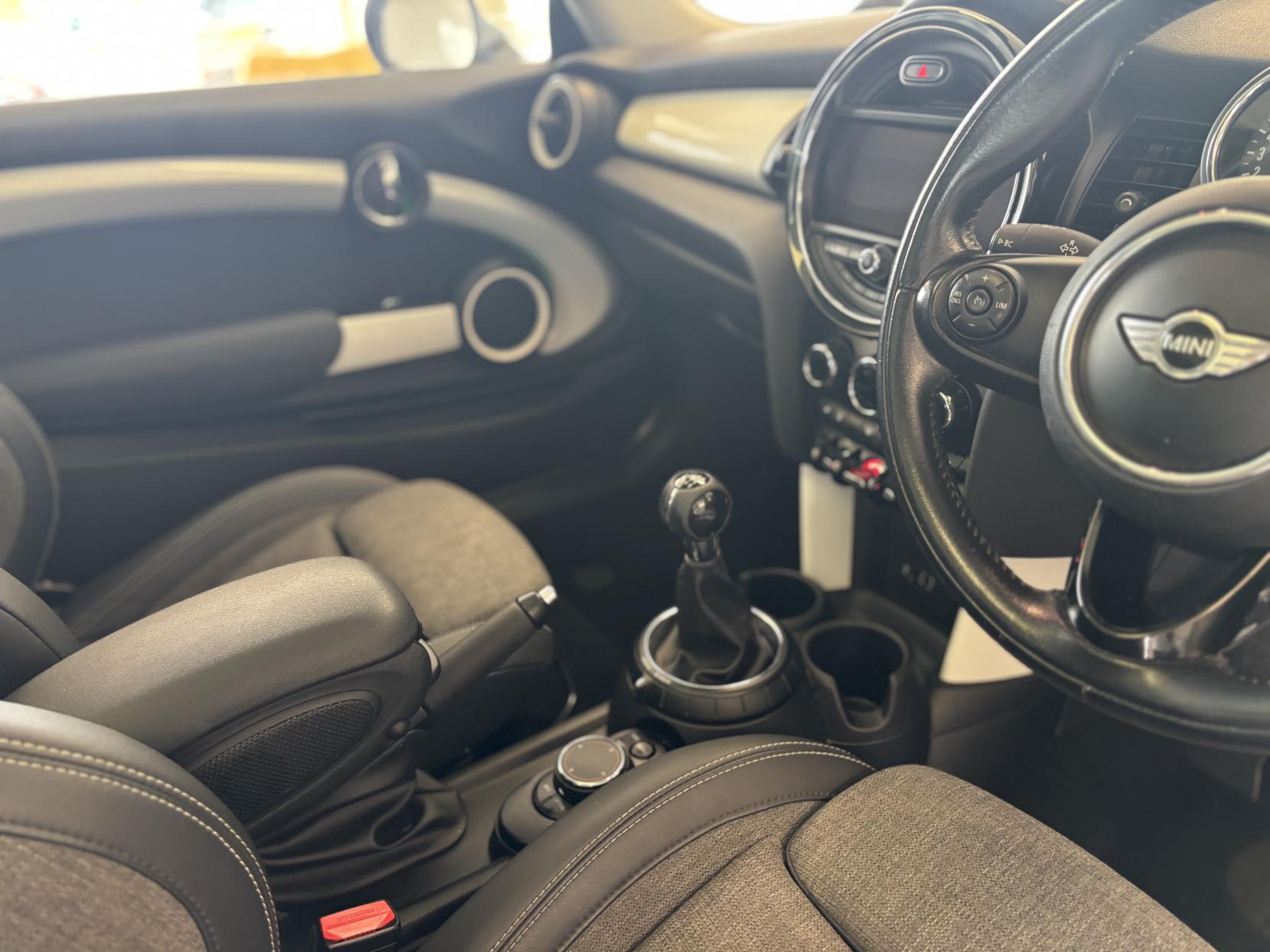 MINI Hatch 1.5 Cooper D Hatchback 3dr Diesel Manual Euro 6 (s/s) (116 ps)