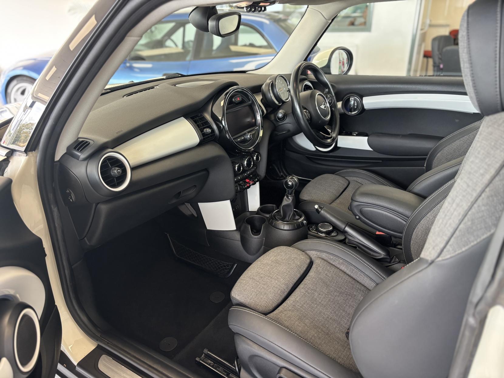 MINI Hatch 1.5 Cooper D Hatchback 3dr Diesel Manual Euro 6 (s/s) (116 ps)