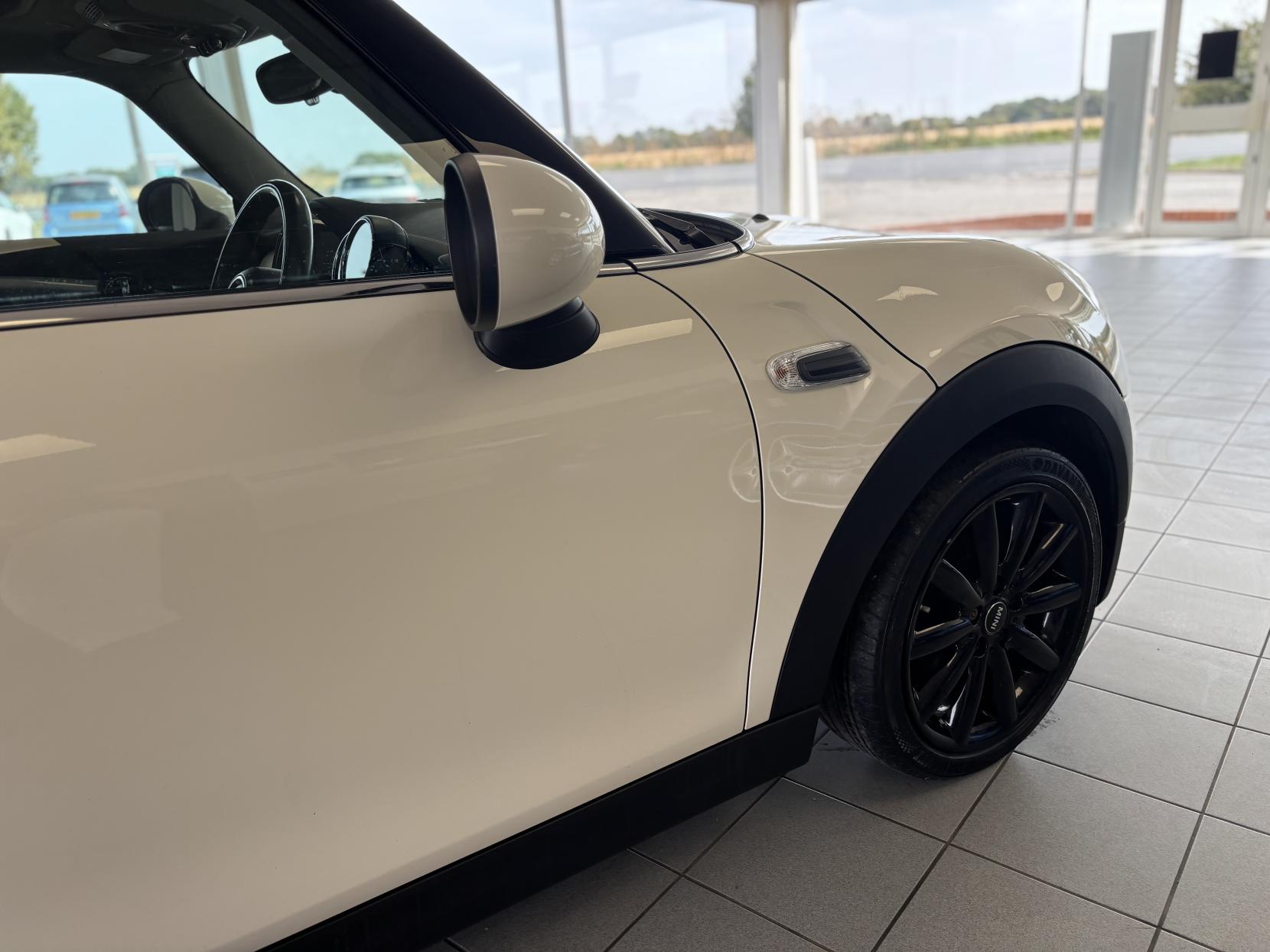 MINI Hatch 1.5 Cooper D Hatchback 3dr Diesel Manual Euro 6 (s/s) (116 ps)