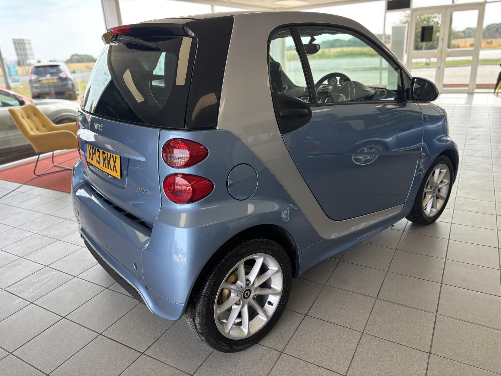 Smart fortwo 1.0 MHD Passion Coupe 2dr Petrol SoftTouch Euro 5 (s/s) (71 bhp)