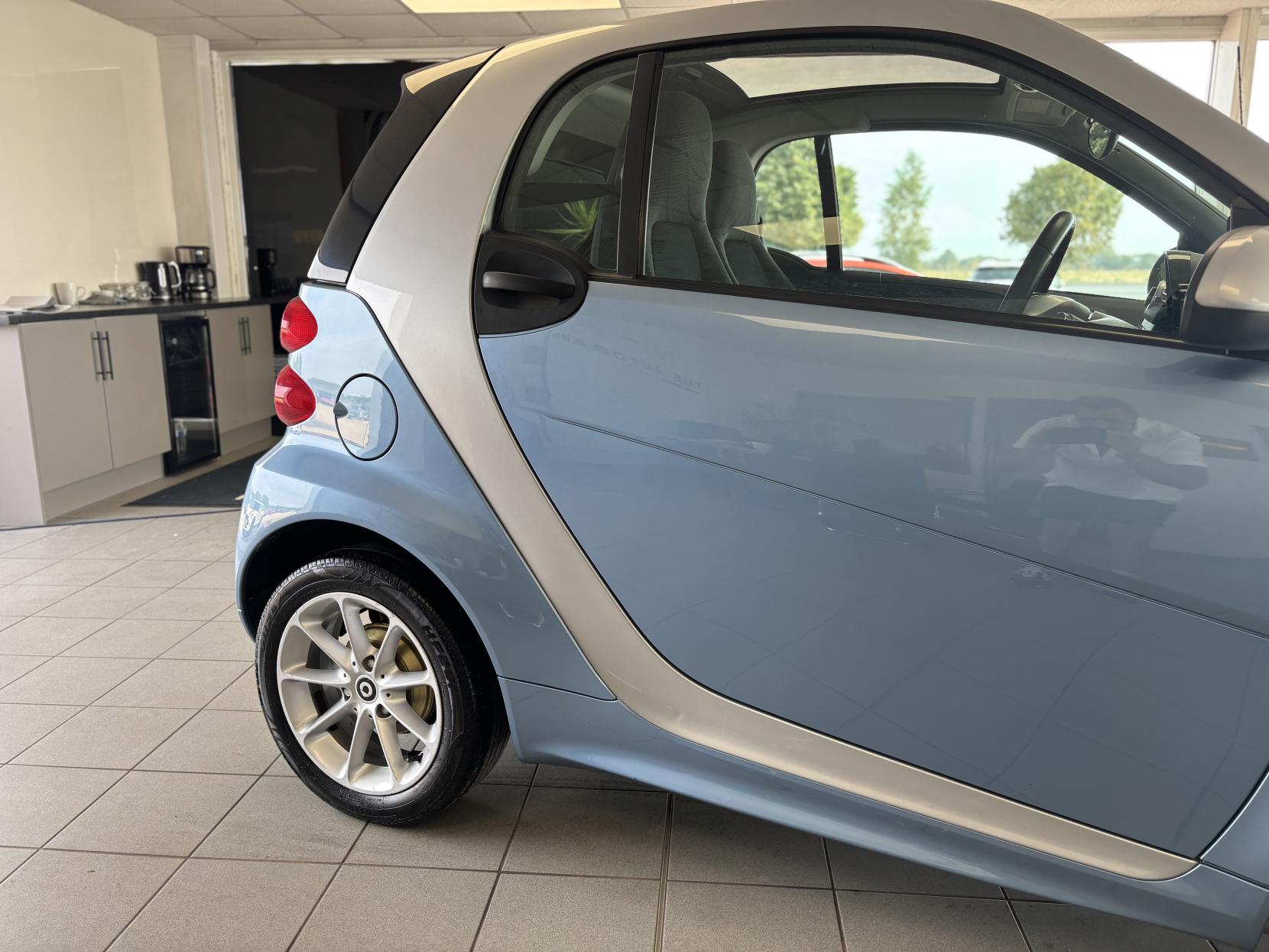 Smart fortwo 1.0 MHD Passion Coupe 2dr Petrol SoftTouch Euro 5 (s/s) (71 bhp)