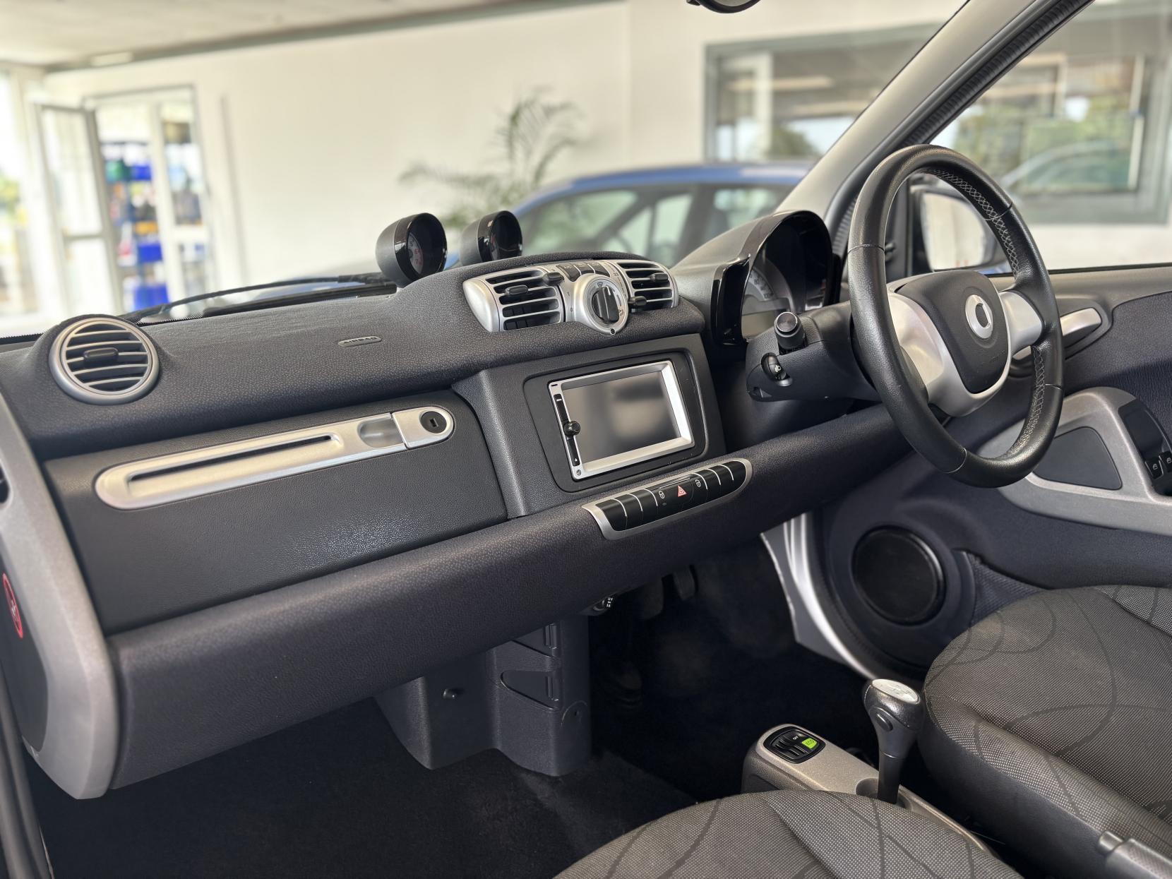 Smart fortwo 1.0 MHD Passion Coupe 2dr Petrol SoftTouch Euro 5 (s/s) (71 bhp)