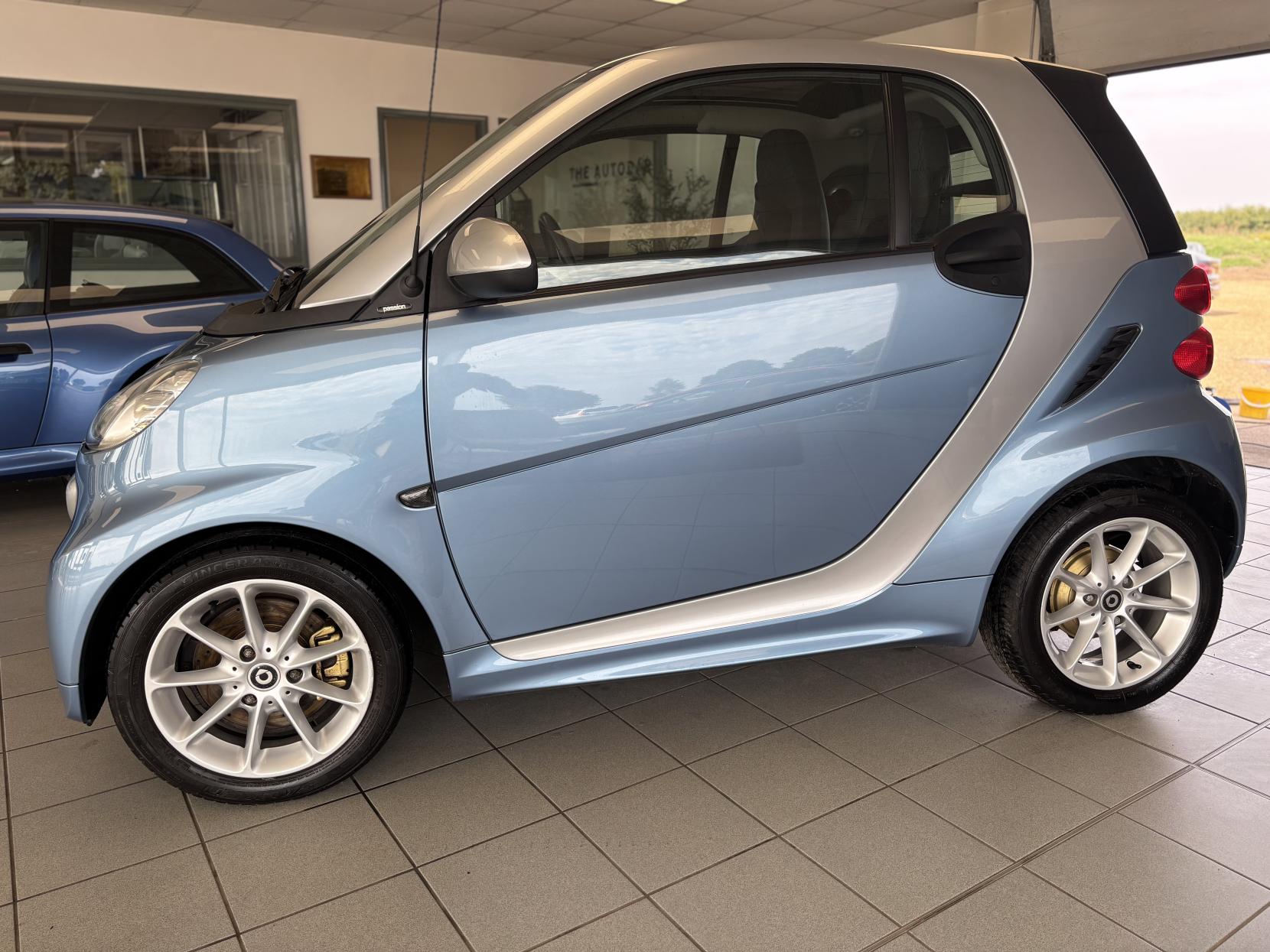 Smart fortwo 1.0 MHD Passion Coupe 2dr Petrol SoftTouch Euro 5 (s/s) (71 bhp)
