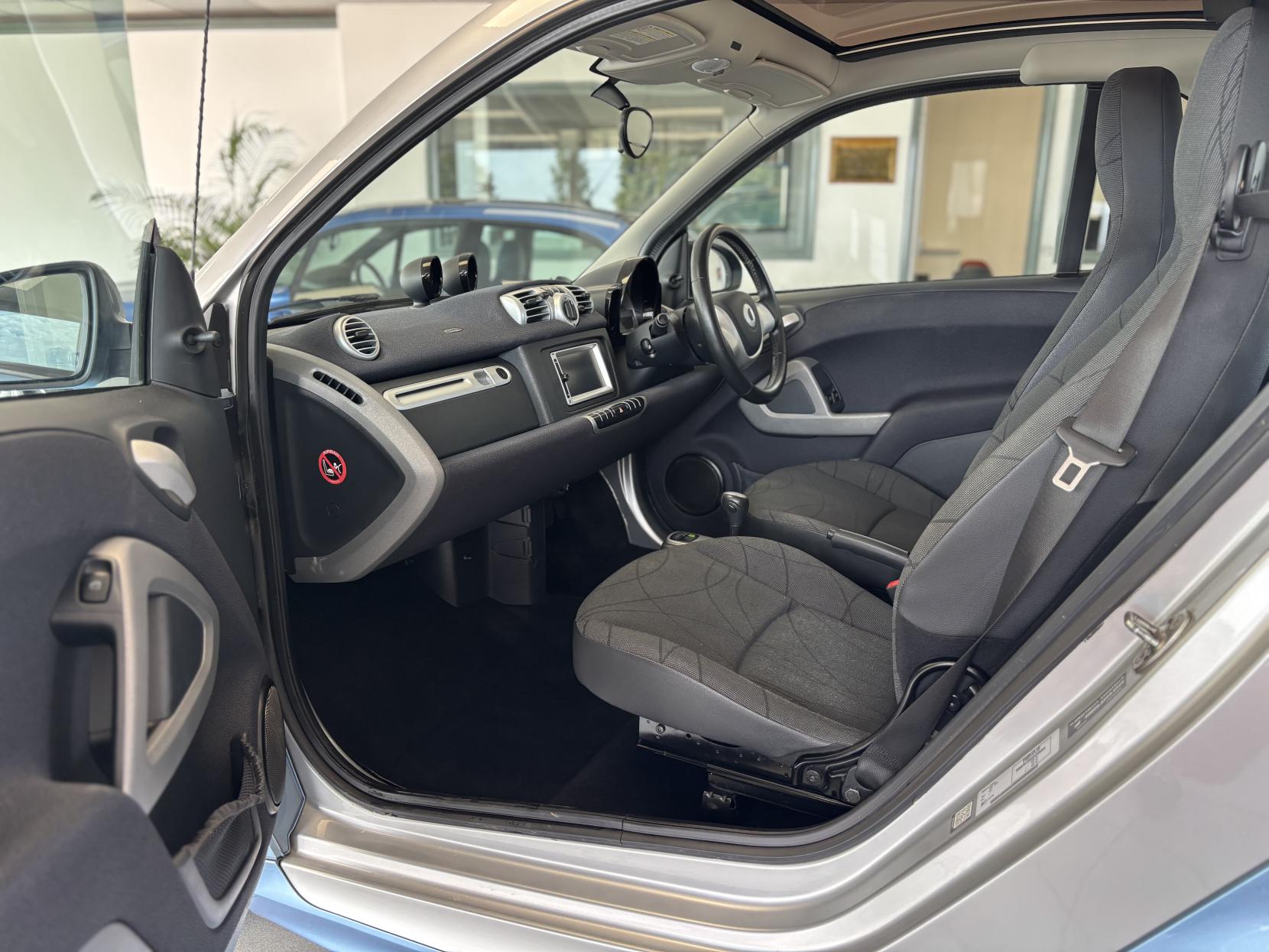Smart fortwo 1.0 MHD Passion Coupe 2dr Petrol SoftTouch Euro 5 (s/s) (71 bhp)