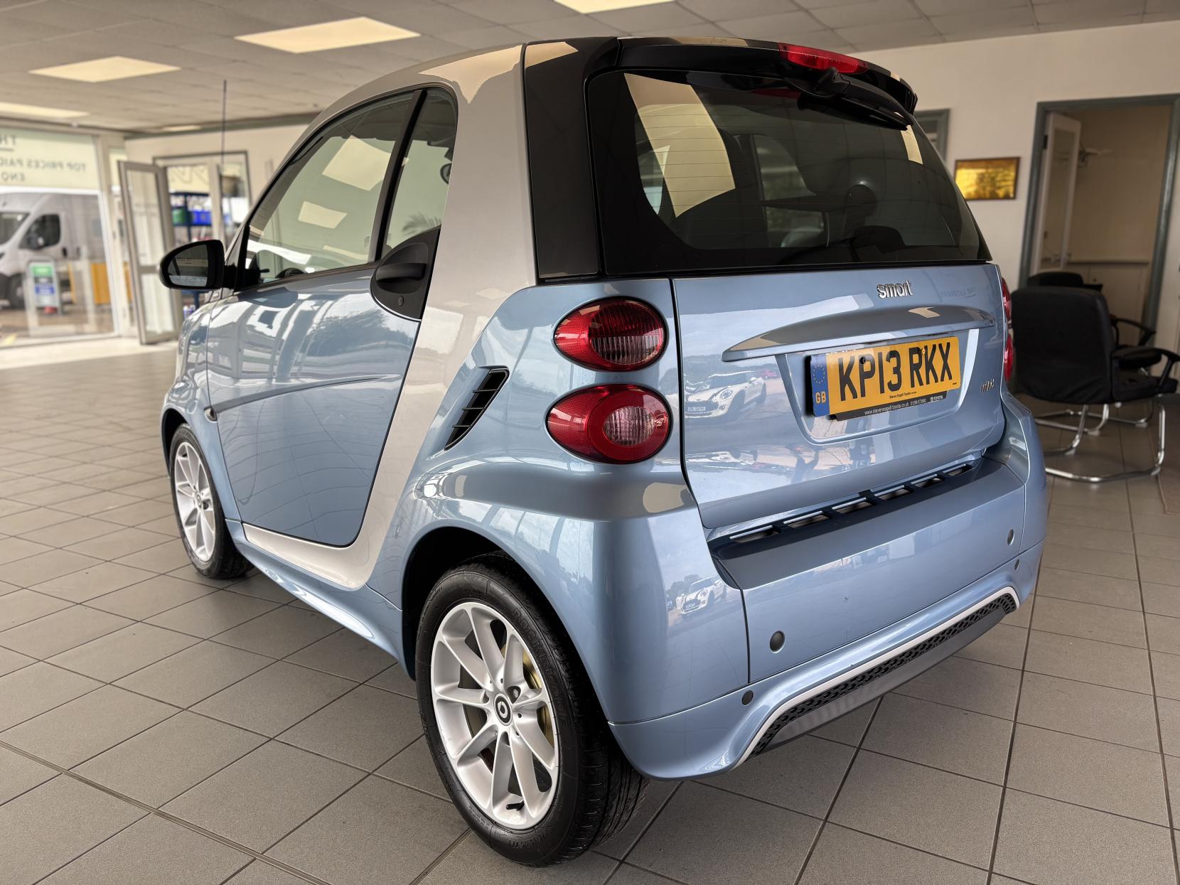 Smart fortwo 1.0 MHD Passion Coupe 2dr Petrol SoftTouch Euro 5 (s/s) (71 bhp)