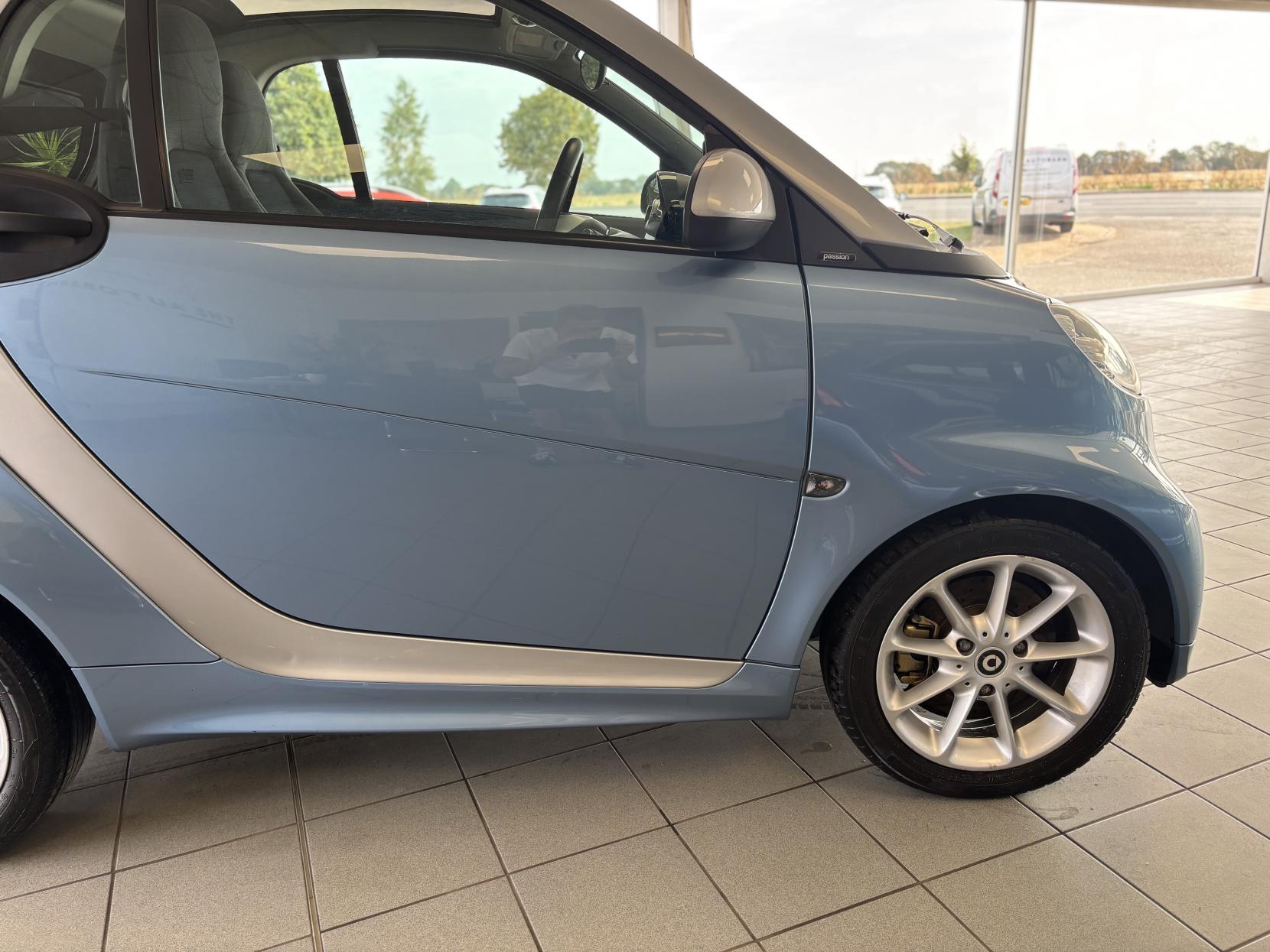 Smart fortwo 1.0 MHD Passion Coupe 2dr Petrol SoftTouch Euro 5 (s/s) (71 bhp)