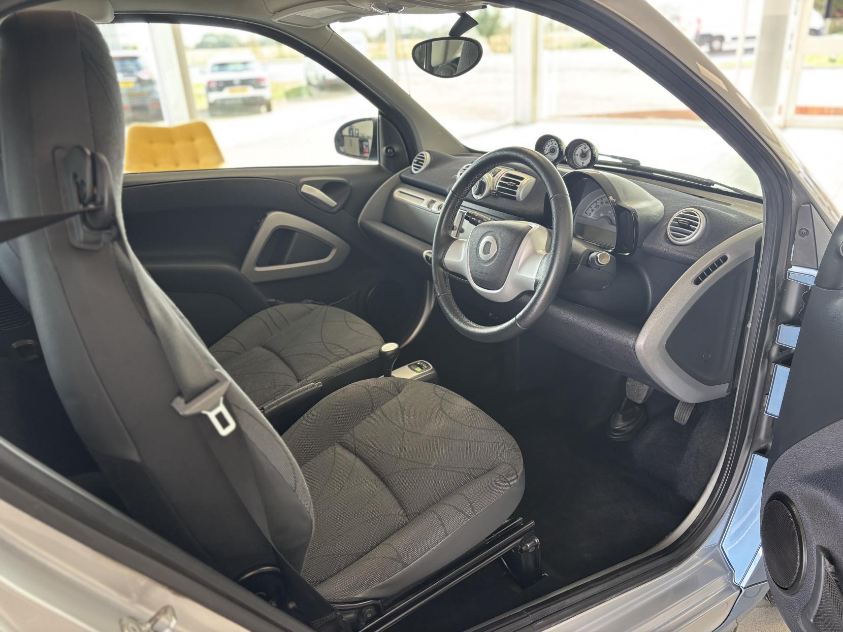 Smart fortwo 1.0 MHD Passion Coupe 2dr Petrol SoftTouch Euro 5 (s/s) (71 bhp)