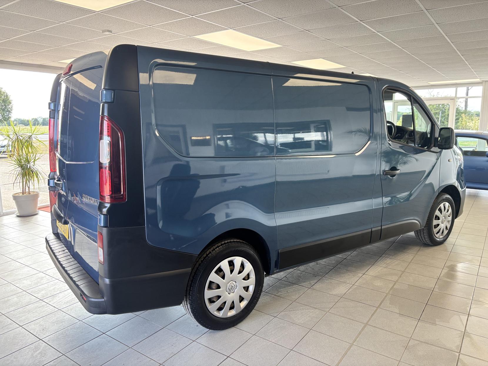 Renault Trafic 1.6 dCi 27 Business Panel Van 5dr Diesel Manual SWB Standard Roof Euro 6 (95 ps)