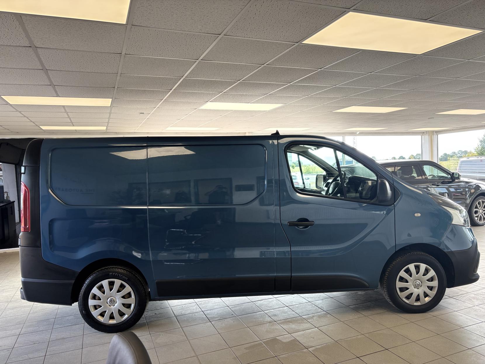 Renault Trafic 1.6 dCi 27 Business Panel Van 5dr Diesel Manual SWB Standard Roof Euro 6 (95 ps)