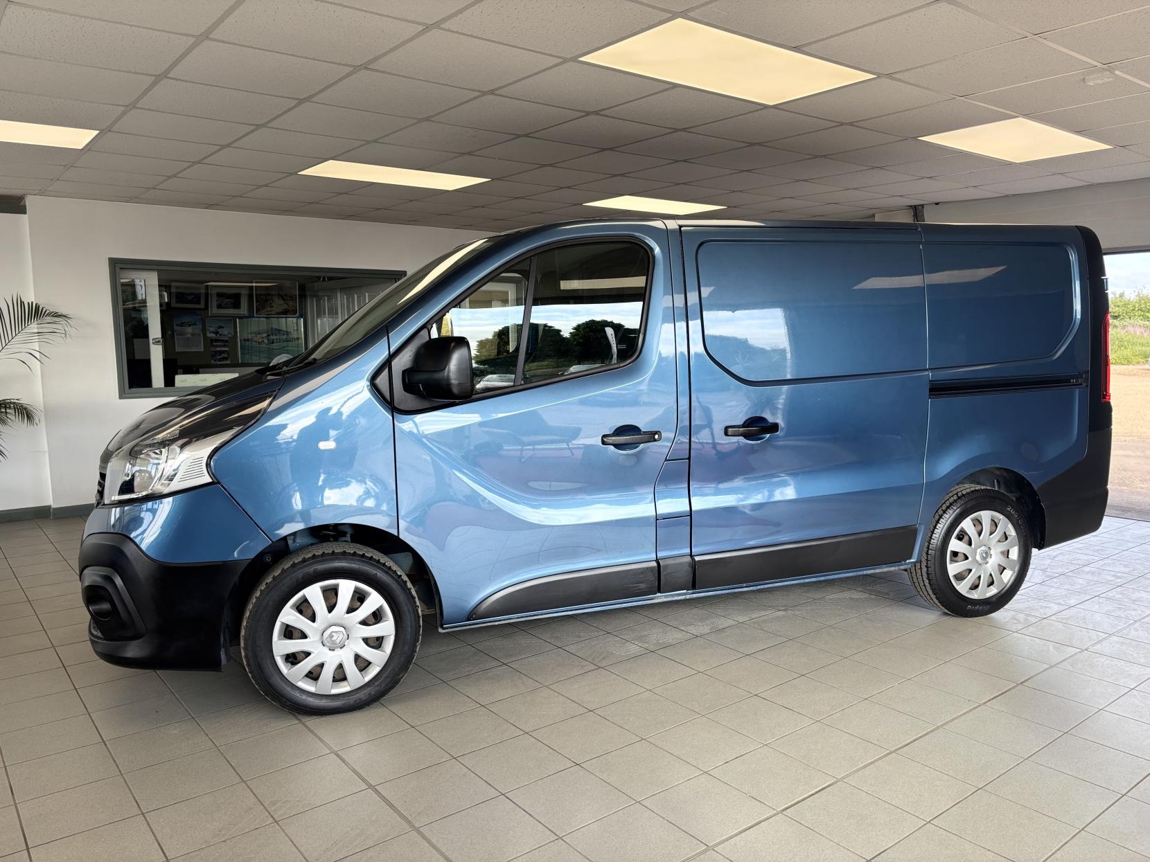 Renault Trafic 1.6 dCi 27 Business Panel Van 5dr Diesel Manual SWB Standard Roof Euro 6 (95 ps)