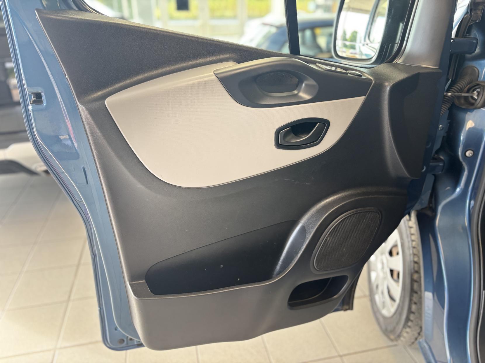 Renault Trafic 1.6 dCi 27 Business Panel Van 5dr Diesel Manual SWB Standard Roof Euro 6 (95 ps)
