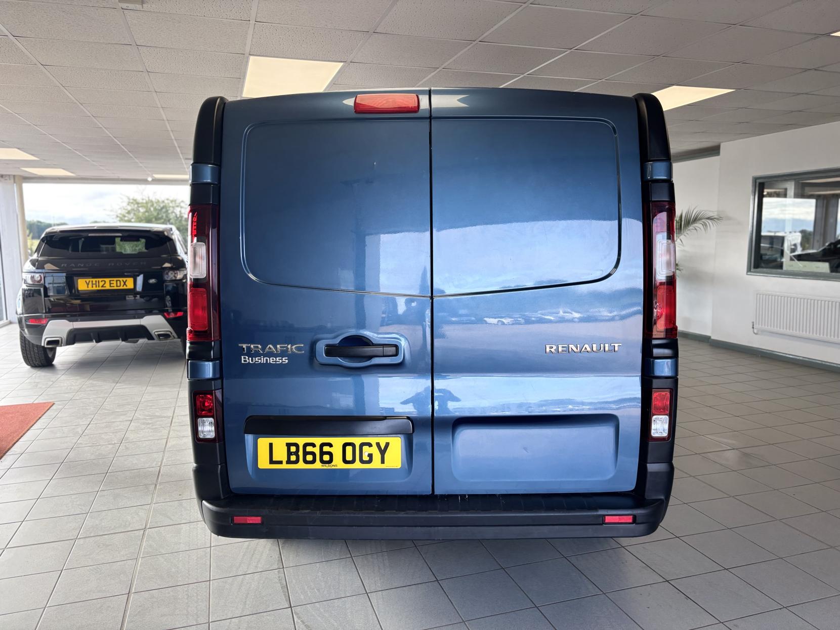 Renault Trafic 1.6 dCi 27 Business Panel Van 5dr Diesel Manual SWB Standard Roof Euro 6 (95 ps)