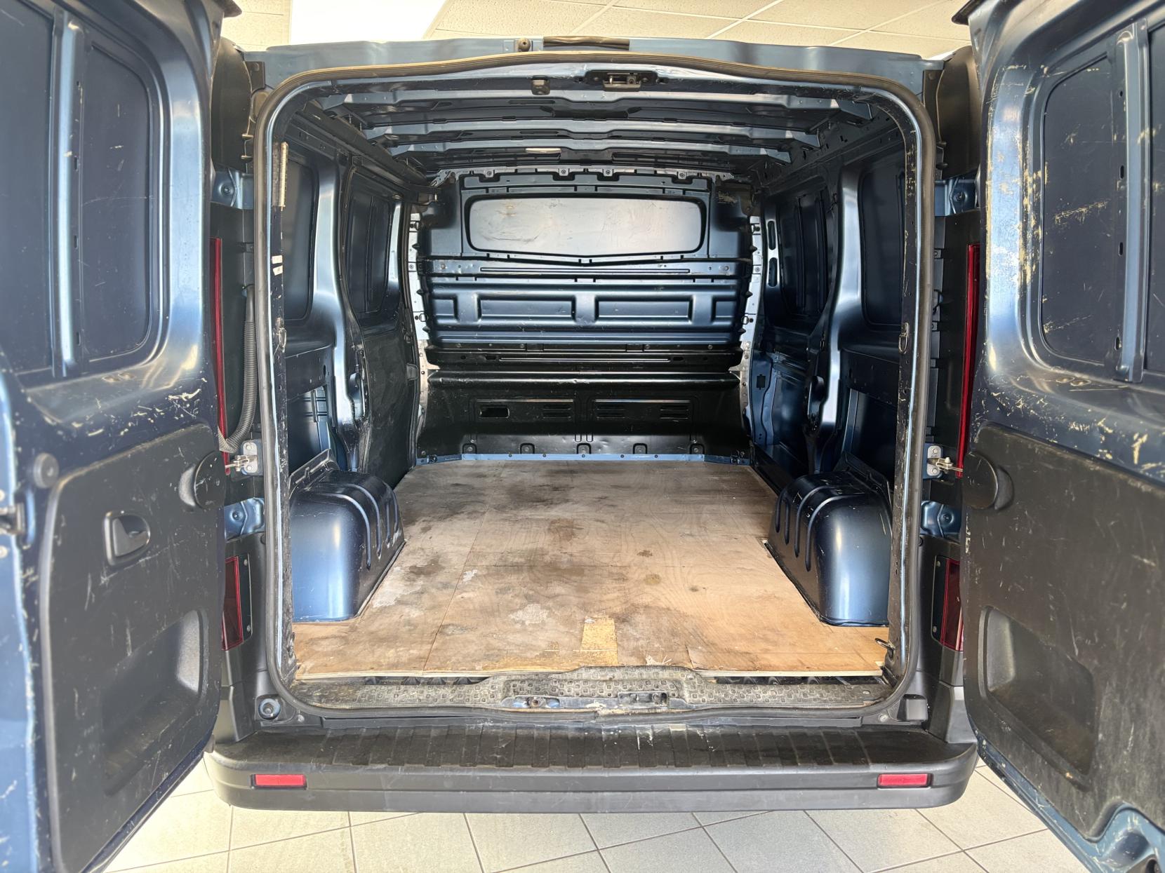 Renault Trafic 1.6 dCi 27 Business Panel Van 5dr Diesel Manual SWB Standard Roof Euro 6 (95 ps)