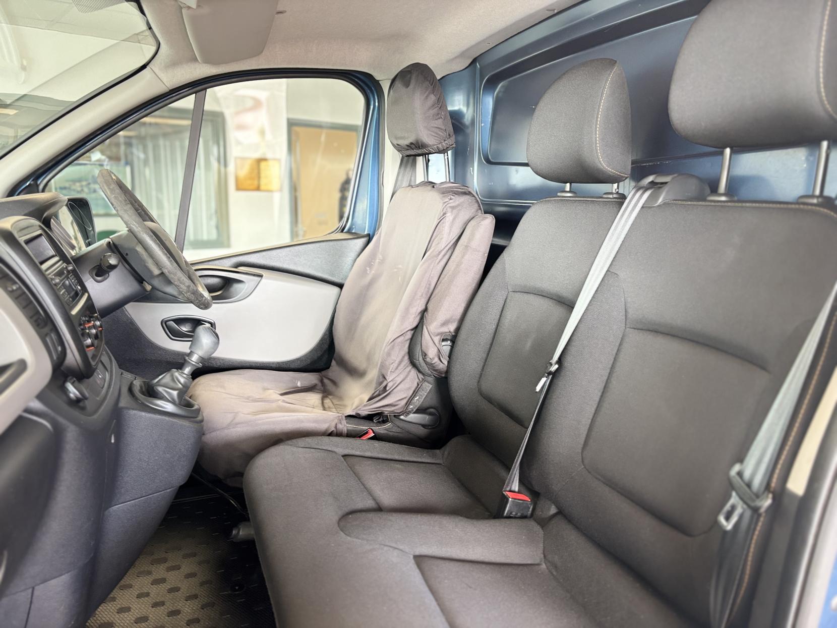 Renault Trafic 1.6 dCi 27 Business Panel Van 5dr Diesel Manual SWB Standard Roof Euro 6 (95 ps)