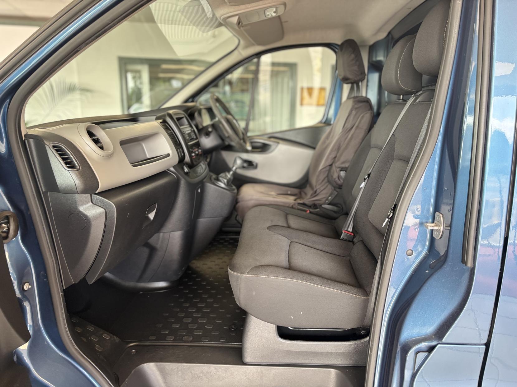 Renault Trafic 1.6 dCi 27 Business Panel Van 5dr Diesel Manual SWB Standard Roof Euro 6 (95 ps)