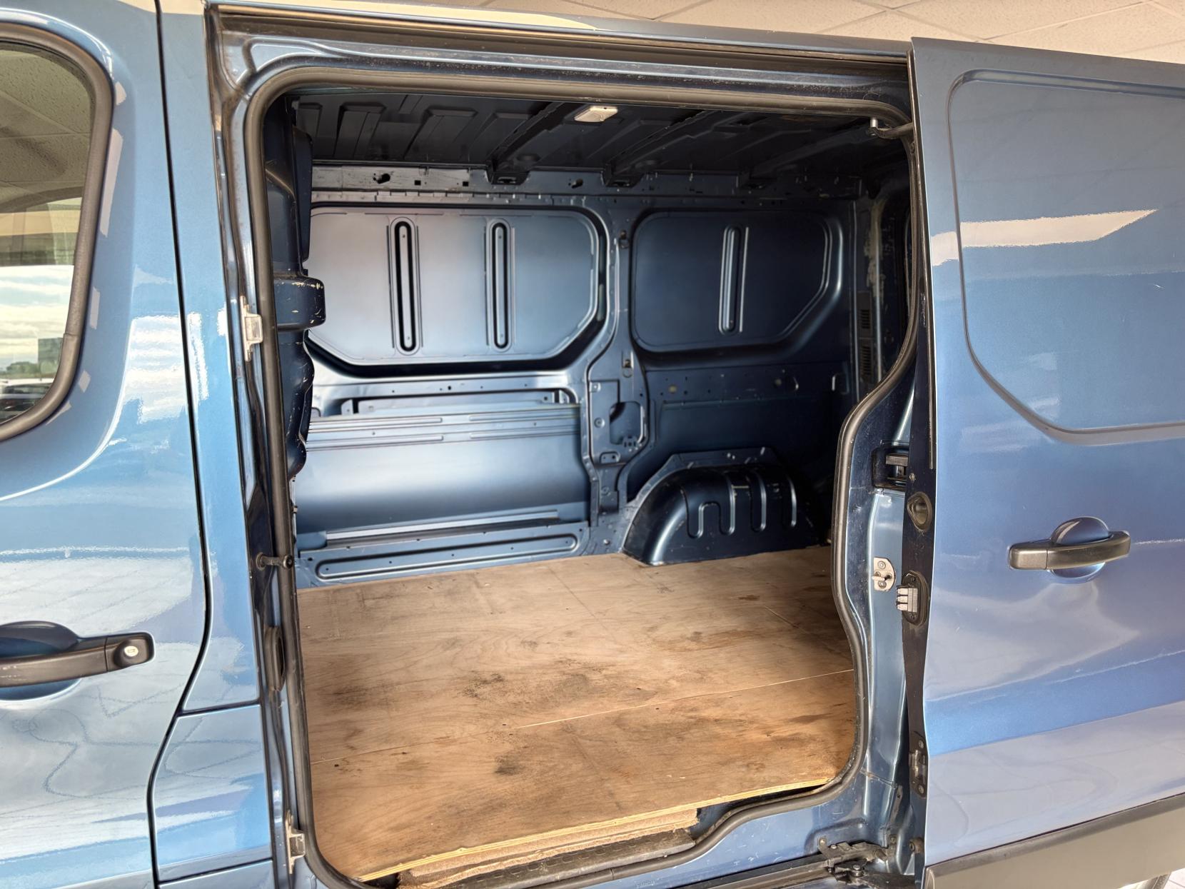 Renault Trafic 1.6 dCi 27 Business Panel Van 5dr Diesel Manual SWB Standard Roof Euro 6 (95 ps)