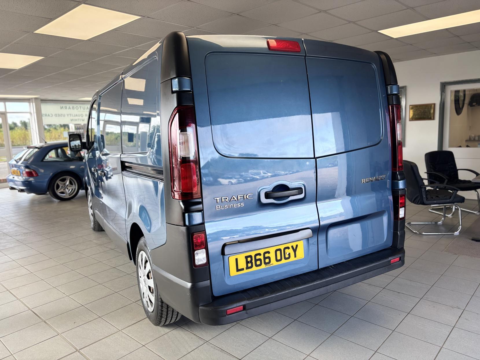 Renault Trafic 1.6 dCi 27 Business Panel Van 5dr Diesel Manual SWB Standard Roof Euro 6 (95 ps)
