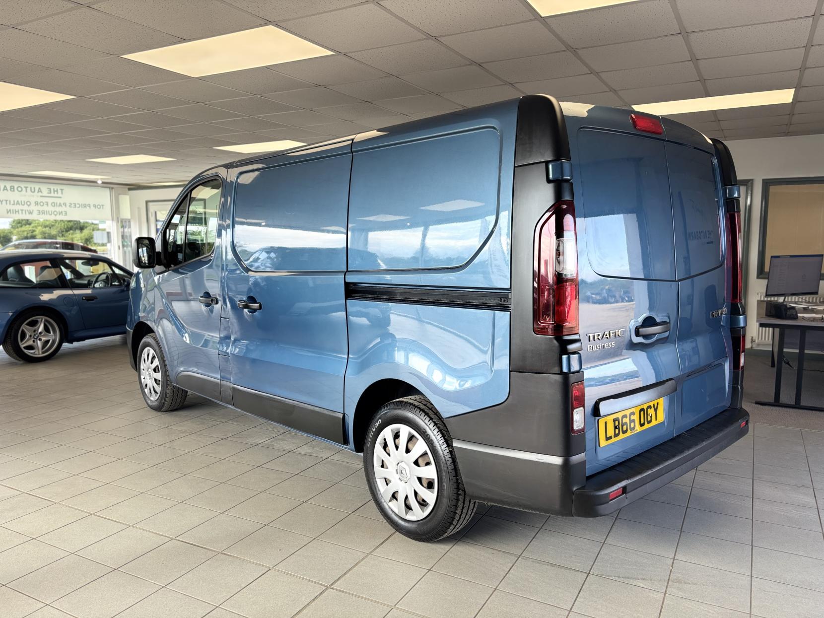 Renault Trafic 1.6 dCi 27 Business Panel Van 5dr Diesel Manual SWB Standard Roof Euro 6 (95 ps)