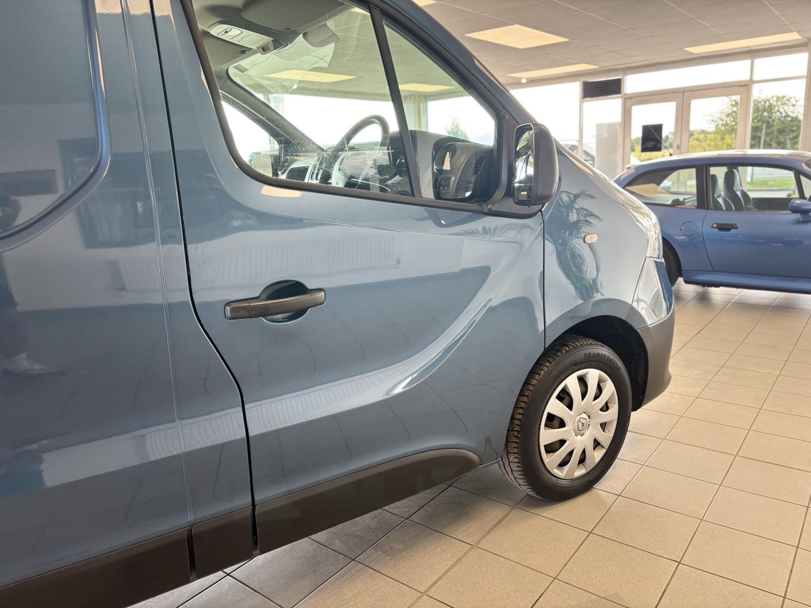 Renault Trafic 1.6 dCi 27 Business Panel Van 5dr Diesel Manual SWB Standard Roof Euro 6 (95 ps)