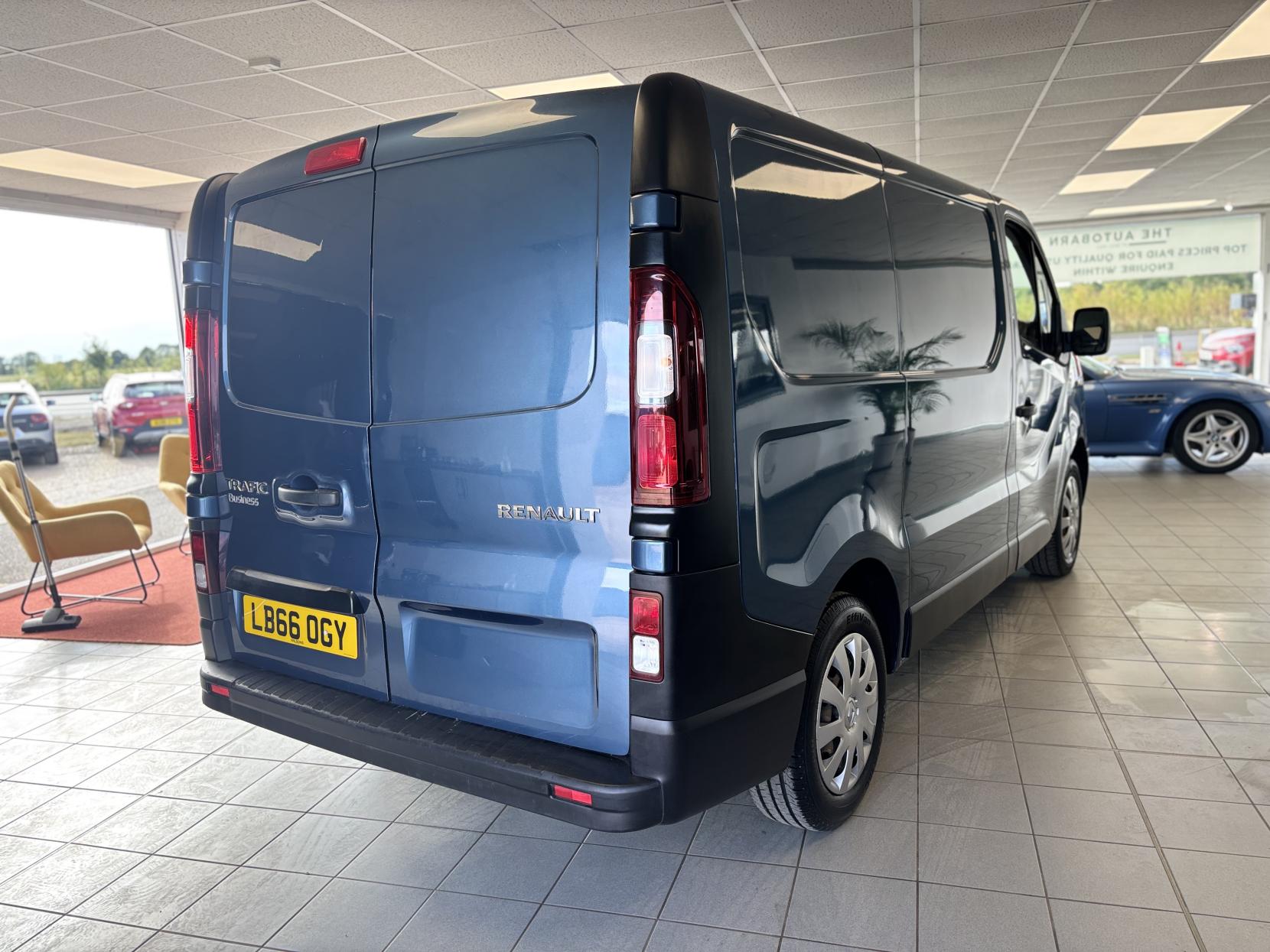 Renault Trafic 1.6 dCi 27 Business Panel Van 5dr Diesel Manual SWB Standard Roof Euro 6 (95 ps)